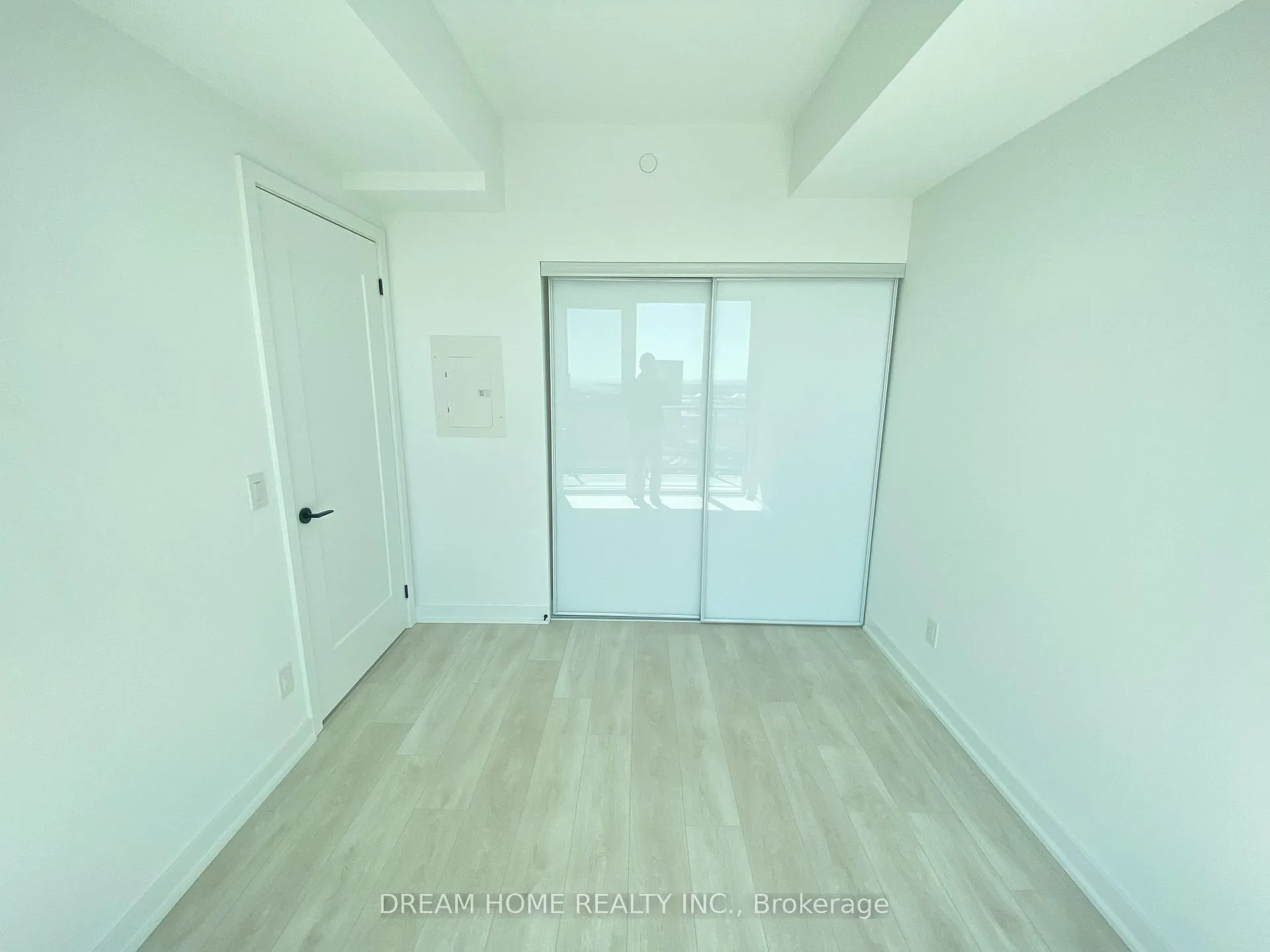 Photo 9 of Unit 911, 5 Defries Street, Toronto, Regent Park — HOMEH