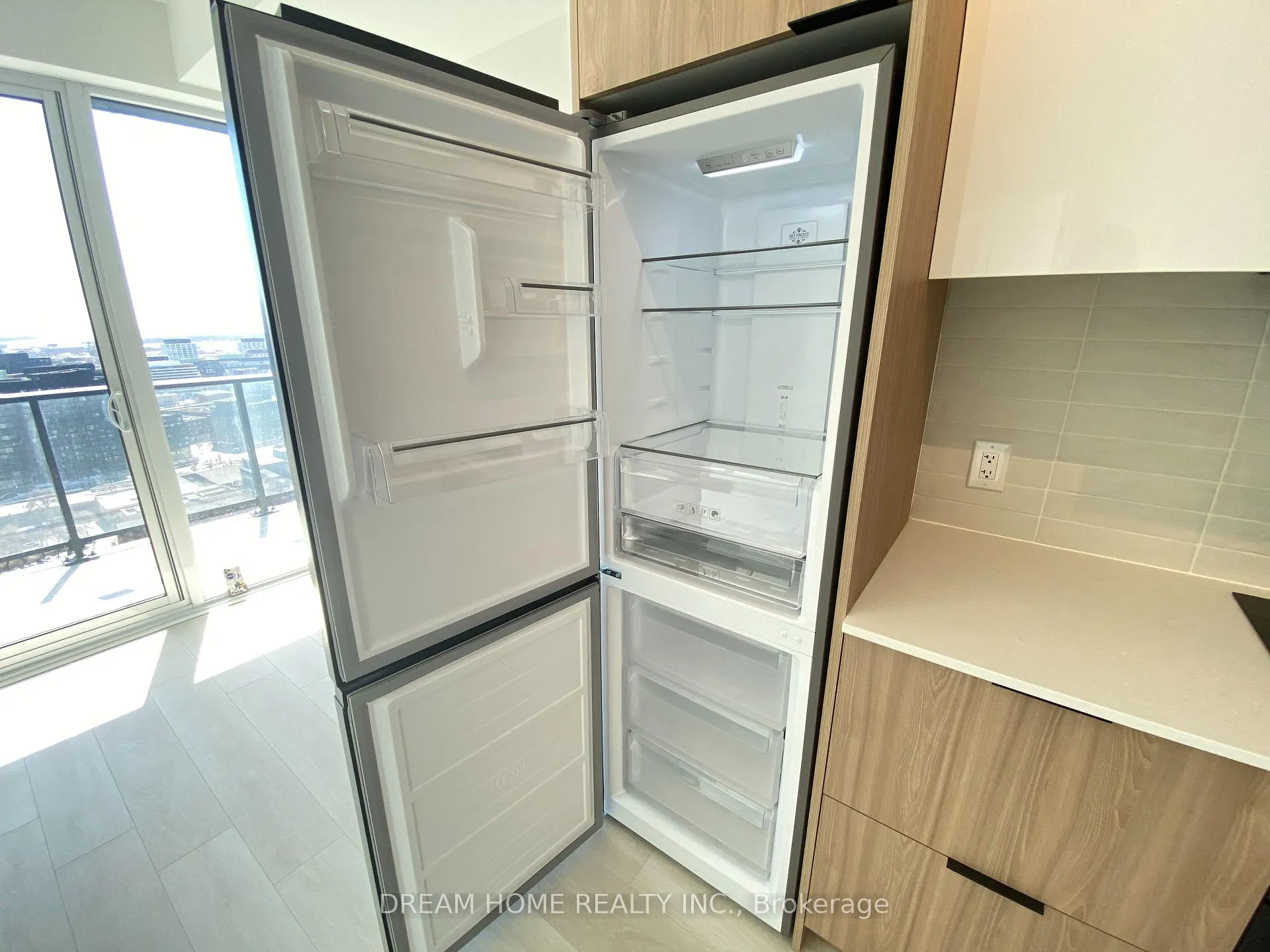 Photo 14 of Unit 911, 5 Defries Street, Toronto, Regent Park — HOMEH