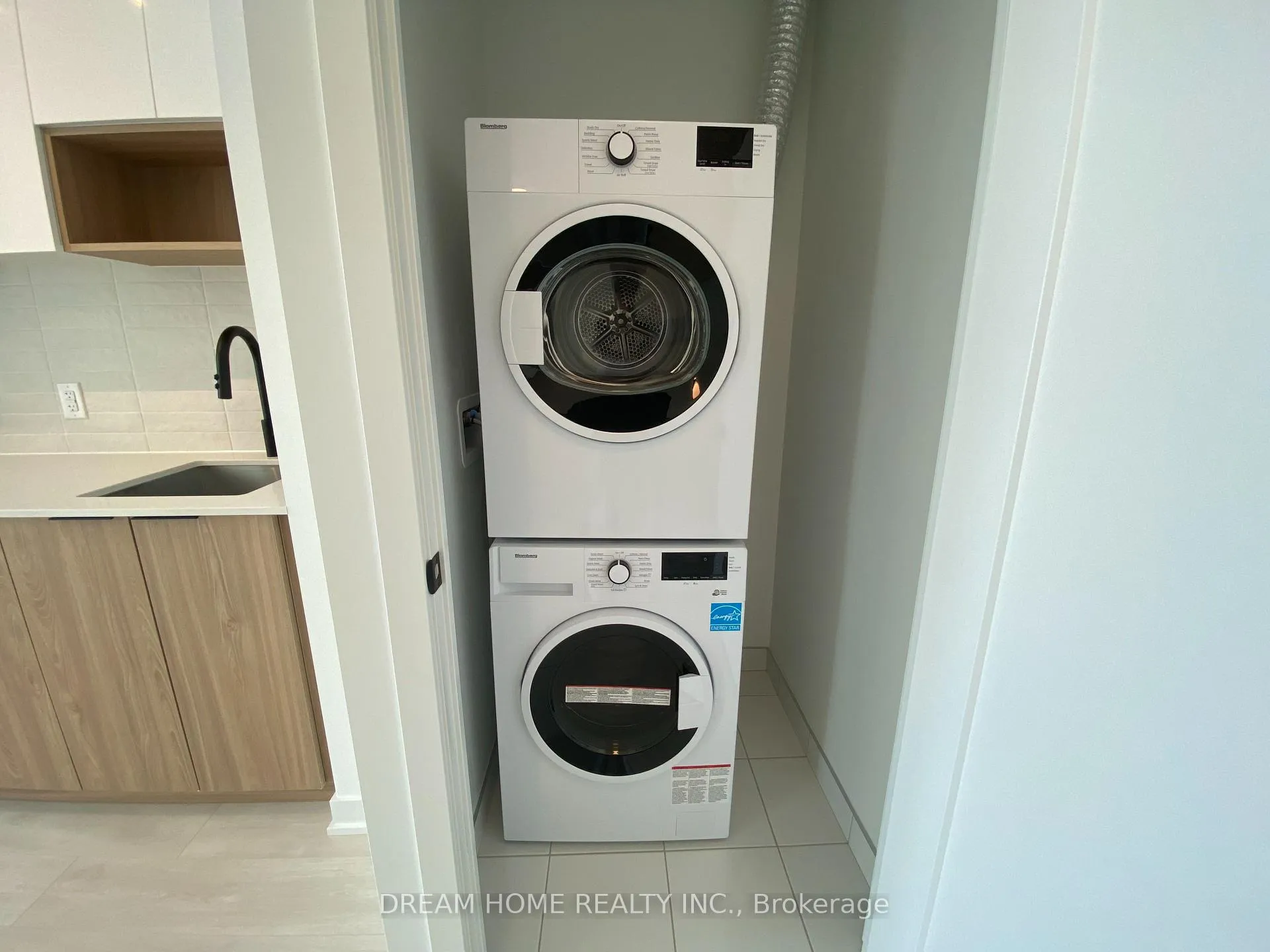 Photo 15 of Unit 911, 5 Defries Street, Toronto, Regent Park — HOMEH