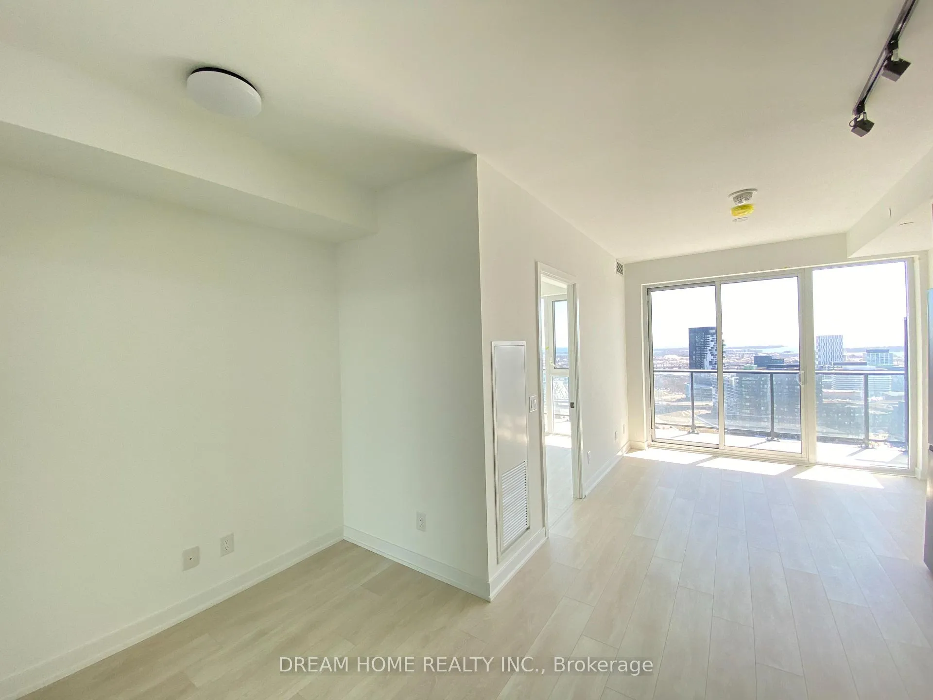 Photo 16 of Unit 911, 5 Defries Street, Toronto, Regent Park — HOMEH