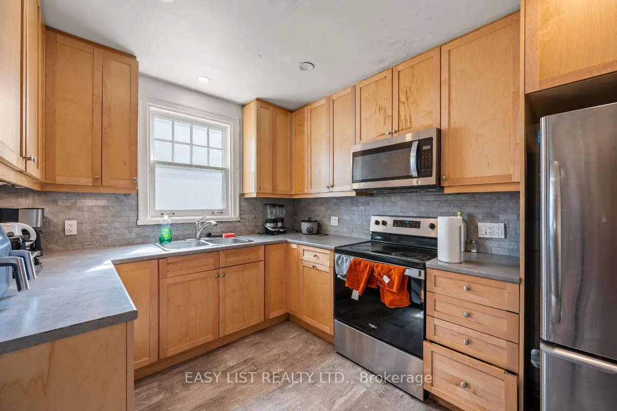 Photo 8 of 550 Brock Street, Kingston, Central City East — HOMEH