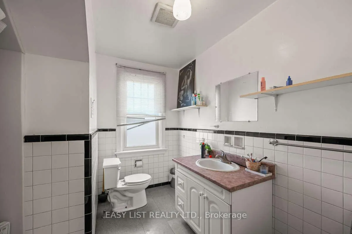 Photo 12 of 550 Brock Street, Kingston, Central City East — HOMEH
