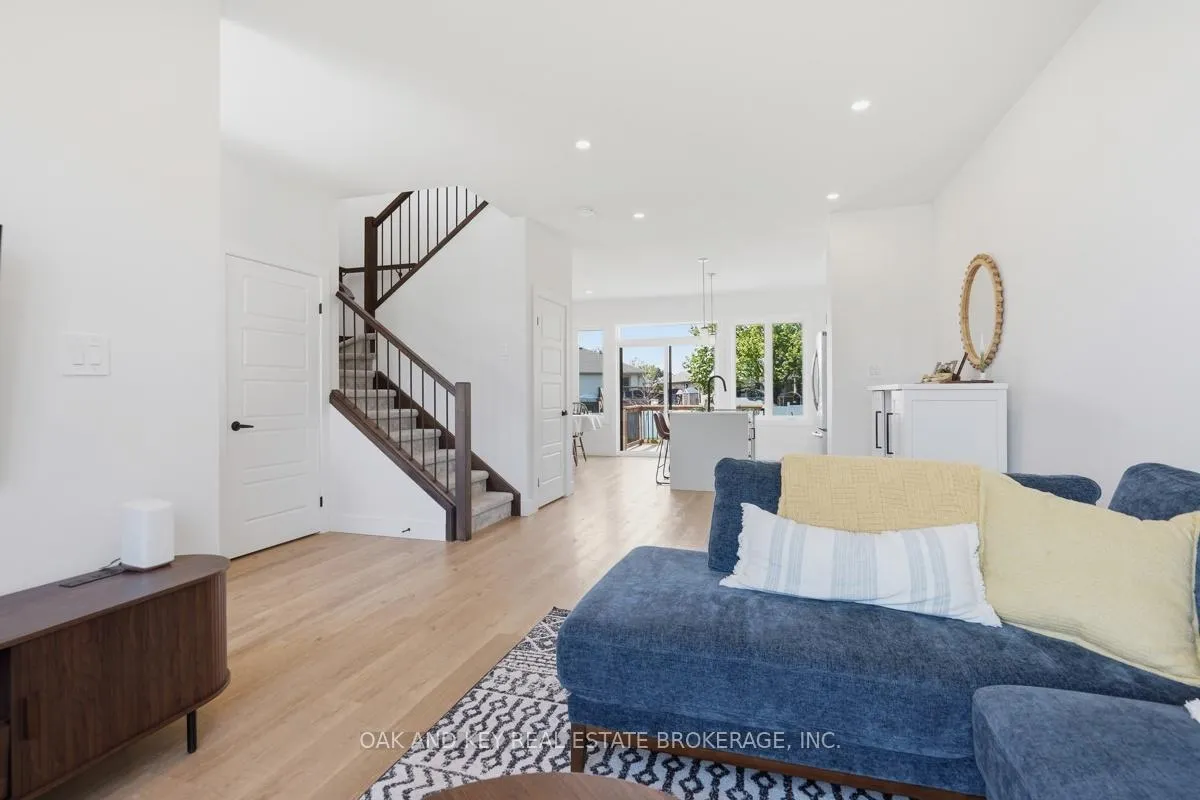 Photo 10 of 32 Helen Court, Central Elgin, Belmont — HOMEH