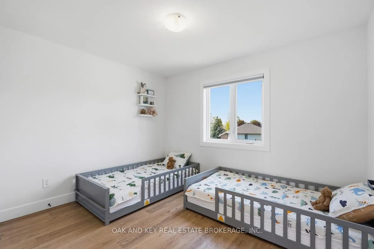 Photo 30 of 32 Helen Court, Central Elgin, Belmont — HOMEH