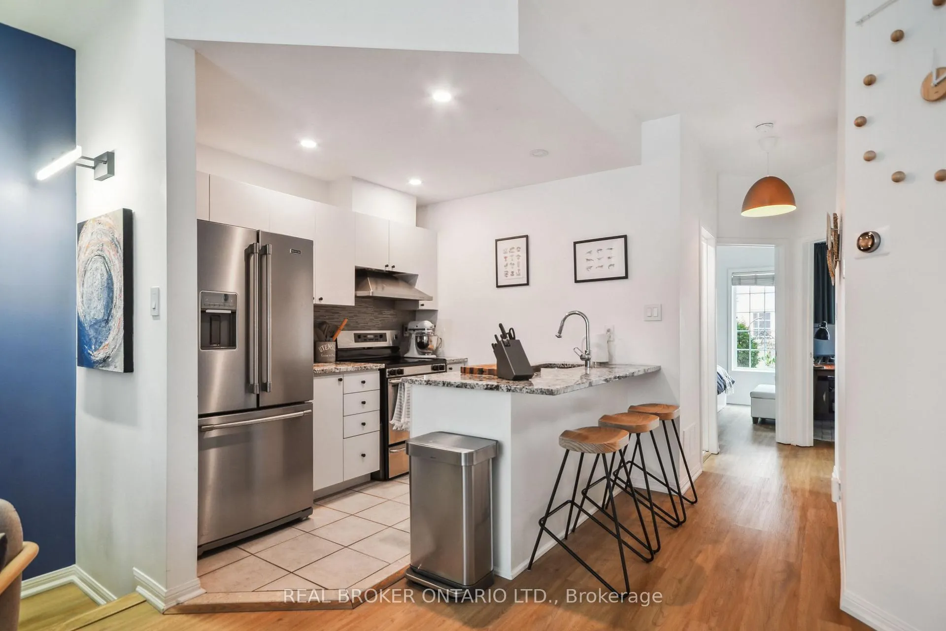 Photo 8 of Unit 12, 11 Niagara Street, Toronto, Waterfront Communities — HOMEH