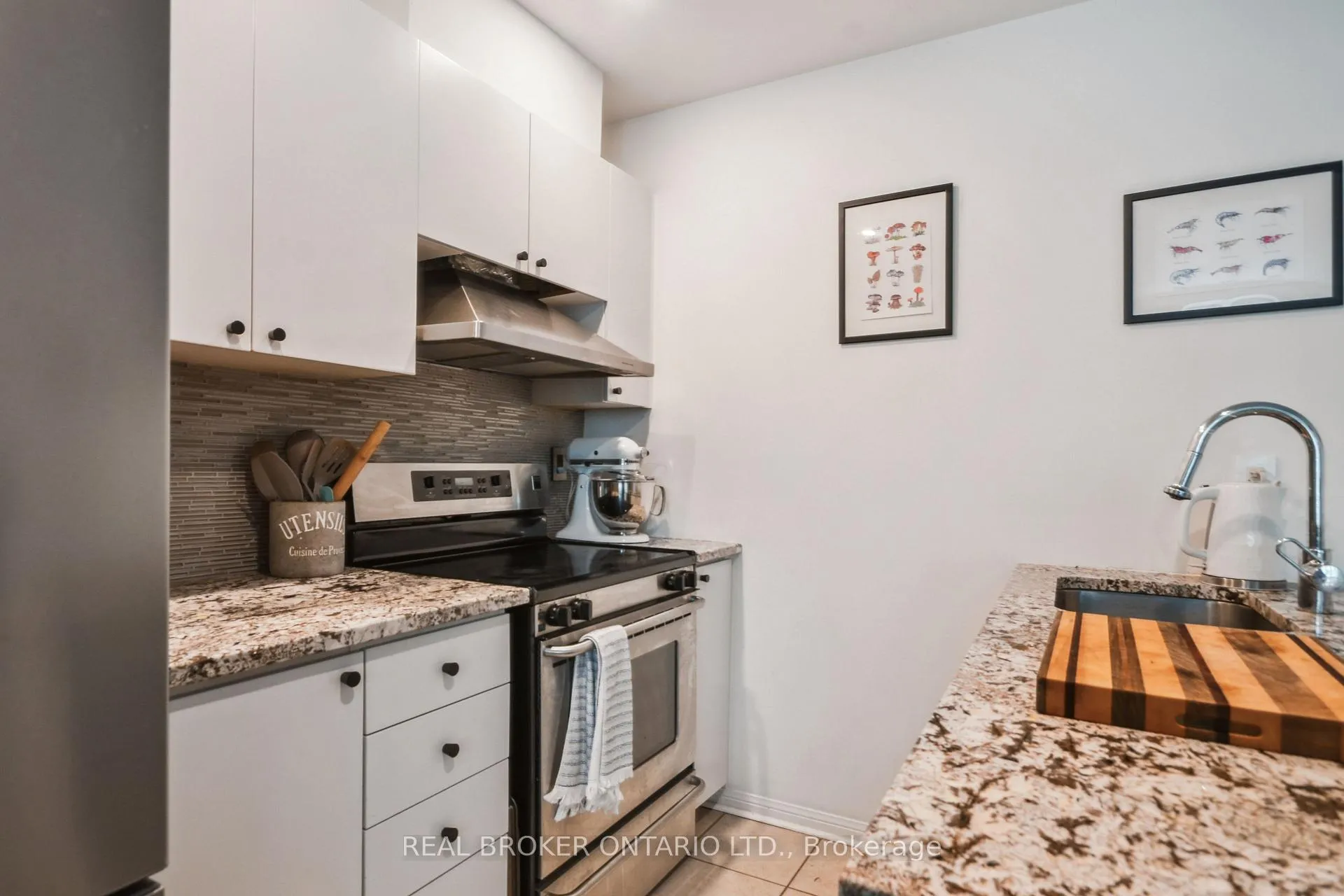 Photo 9 of Unit 12, 11 Niagara Street, Toronto, Waterfront Communities — HOMEH