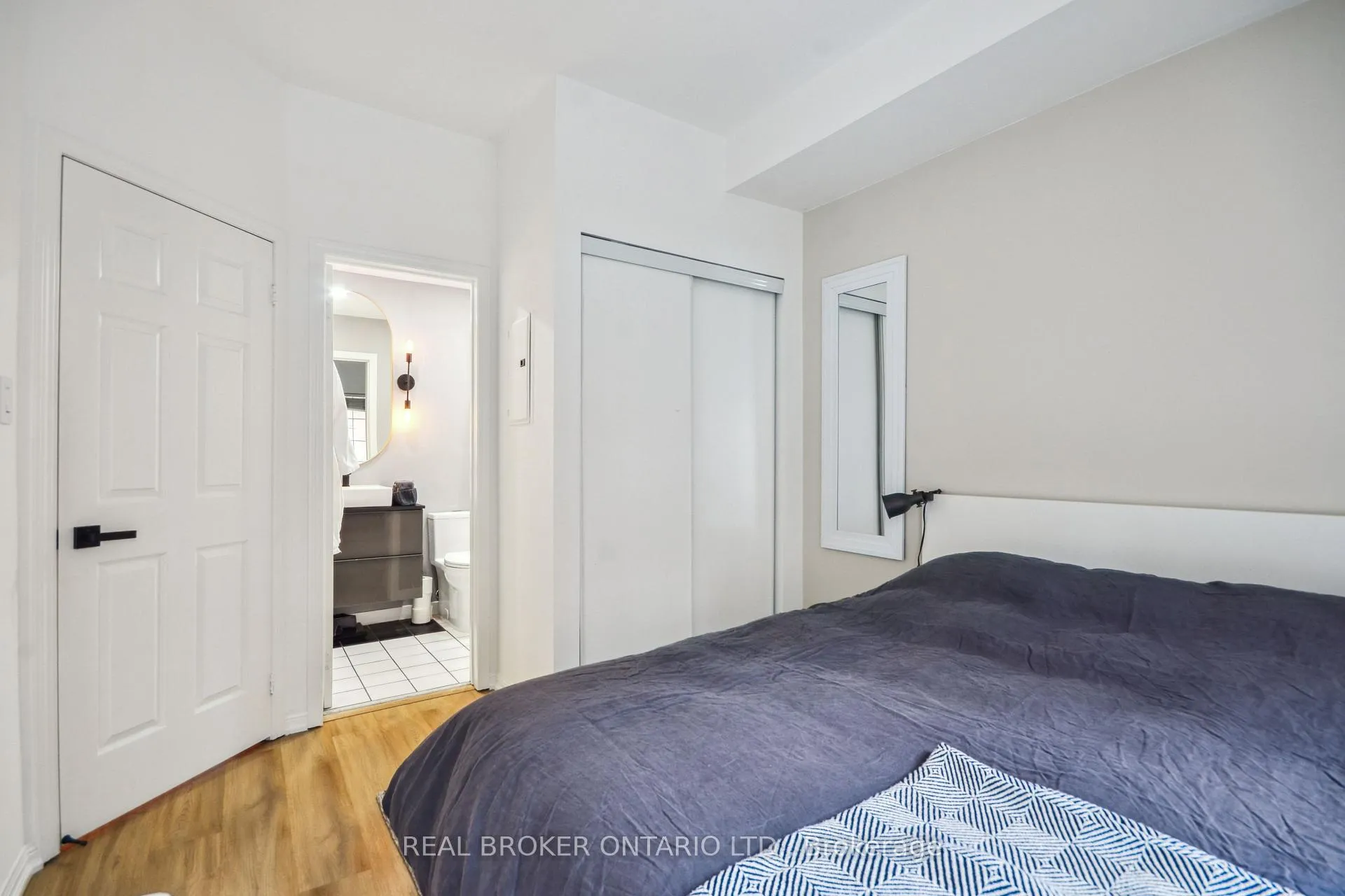 Photo 12 of Unit 12, 11 Niagara Street, Toronto, Waterfront Communities — HOMEH