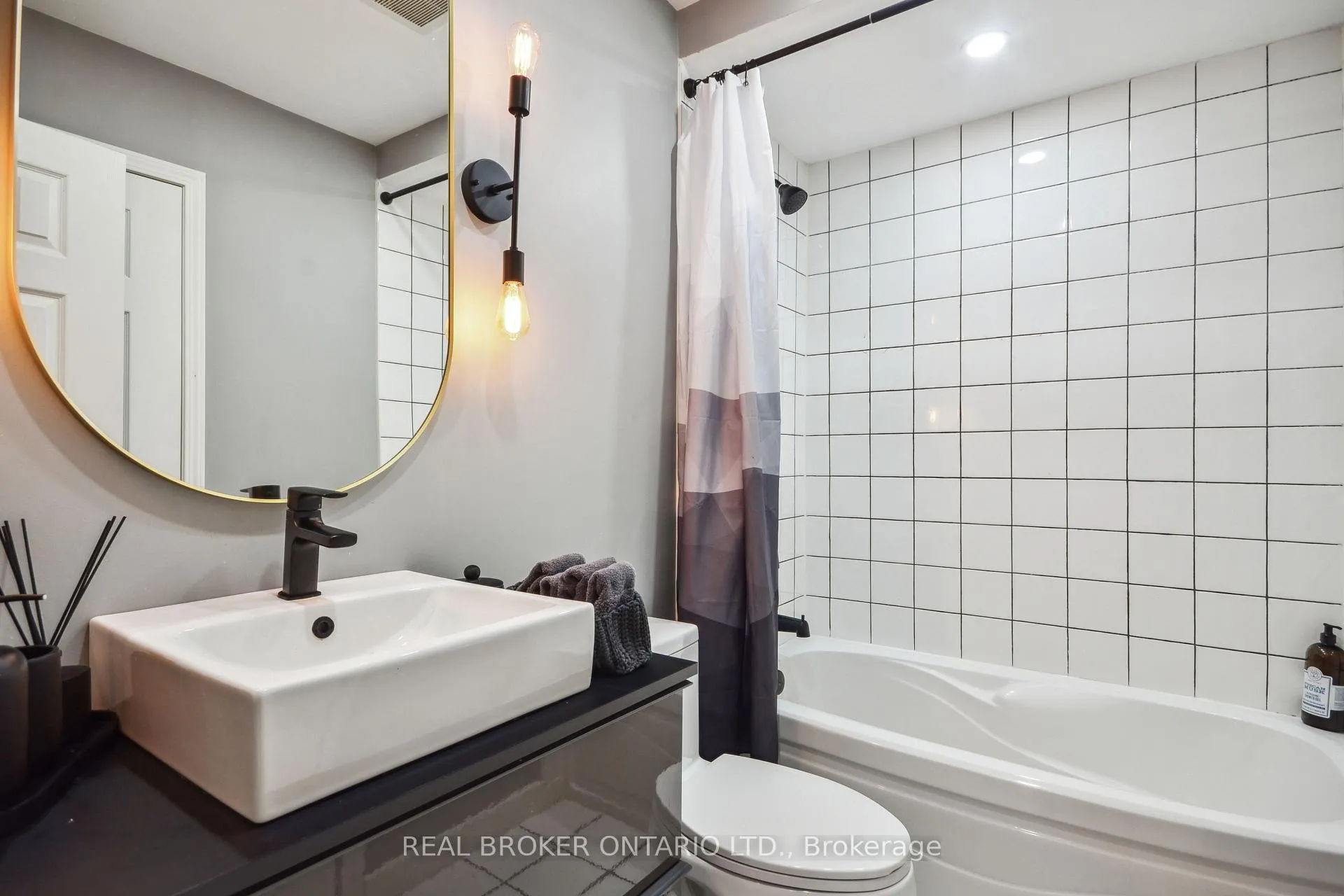 Photo 13 of Unit 12, 11 Niagara Street, Toronto, Waterfront Communities — HOMEH