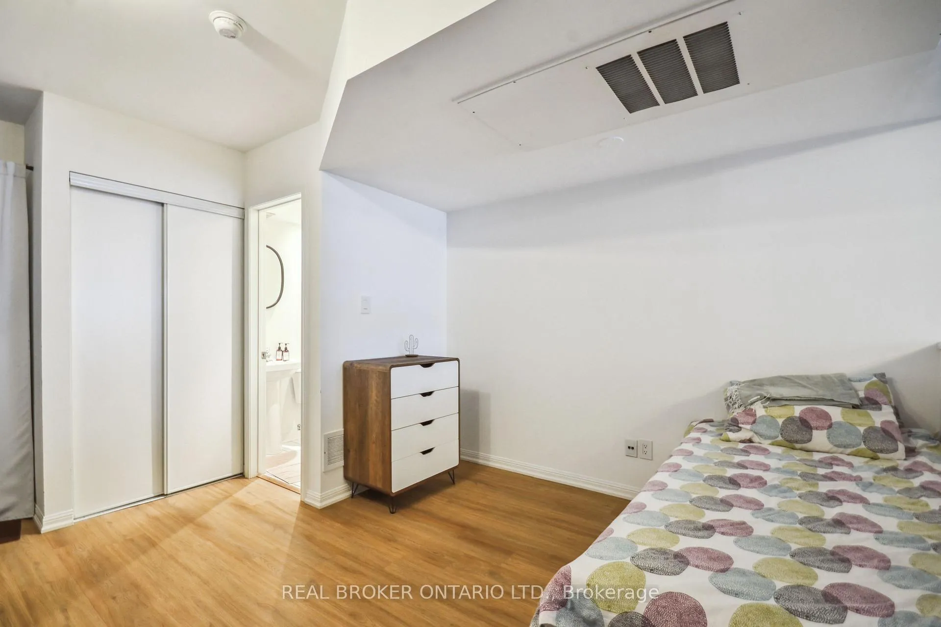 Photo 26 of Unit 12, 11 Niagara Street, Toronto, Waterfront Communities — HOMEH