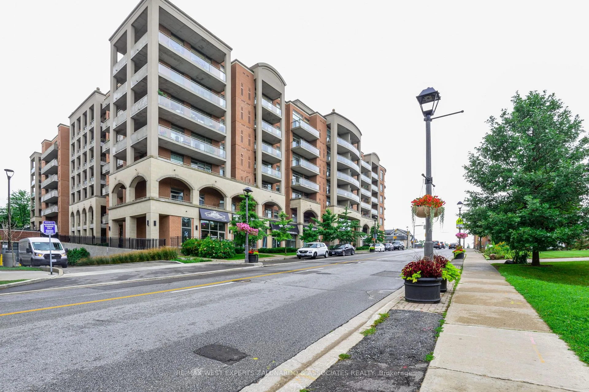 Front of Unit 425, 281 Woodbridge Avenue
