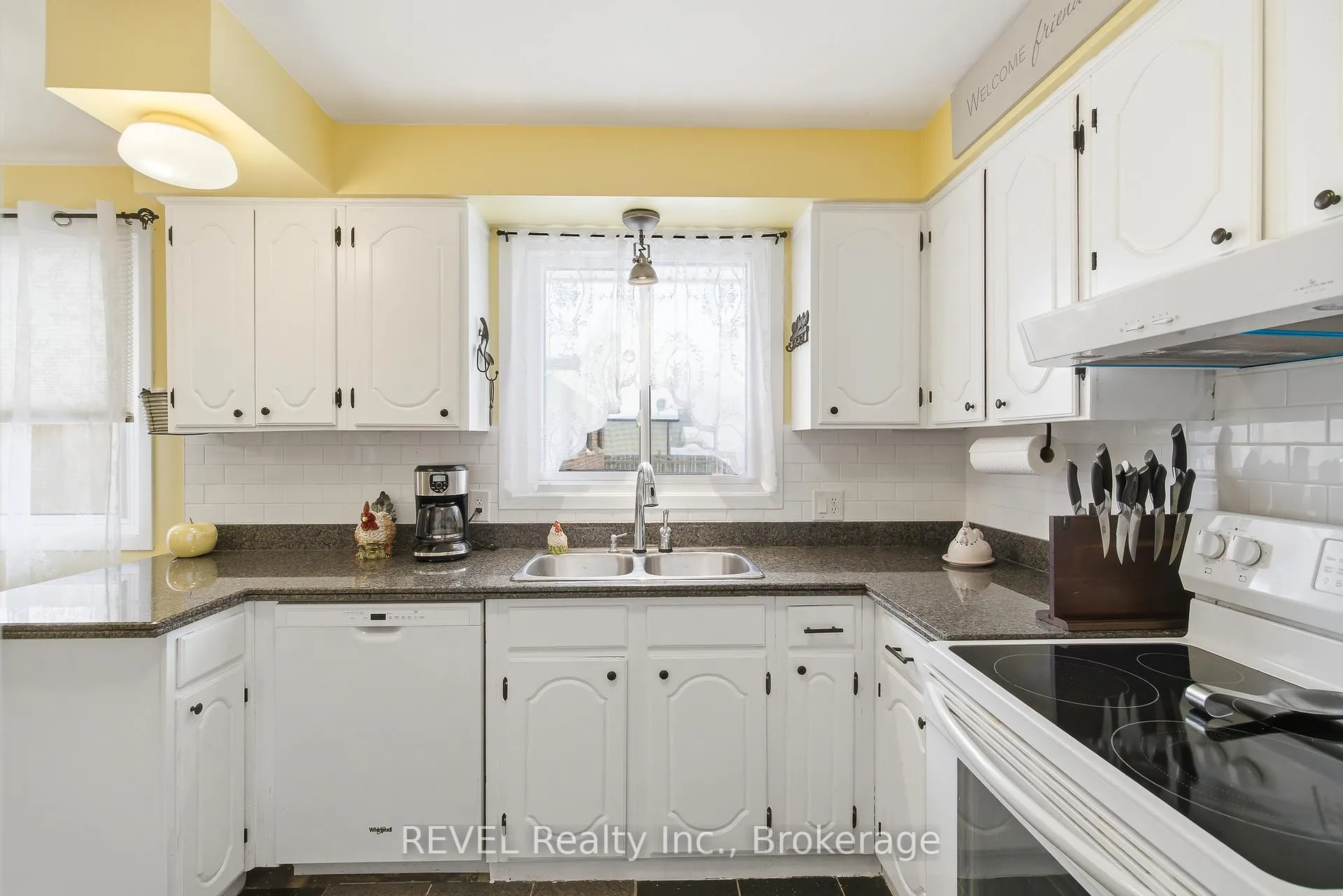Photo 2 of 8257 Post Road, Niagara Falls, Ascot — HOMEH