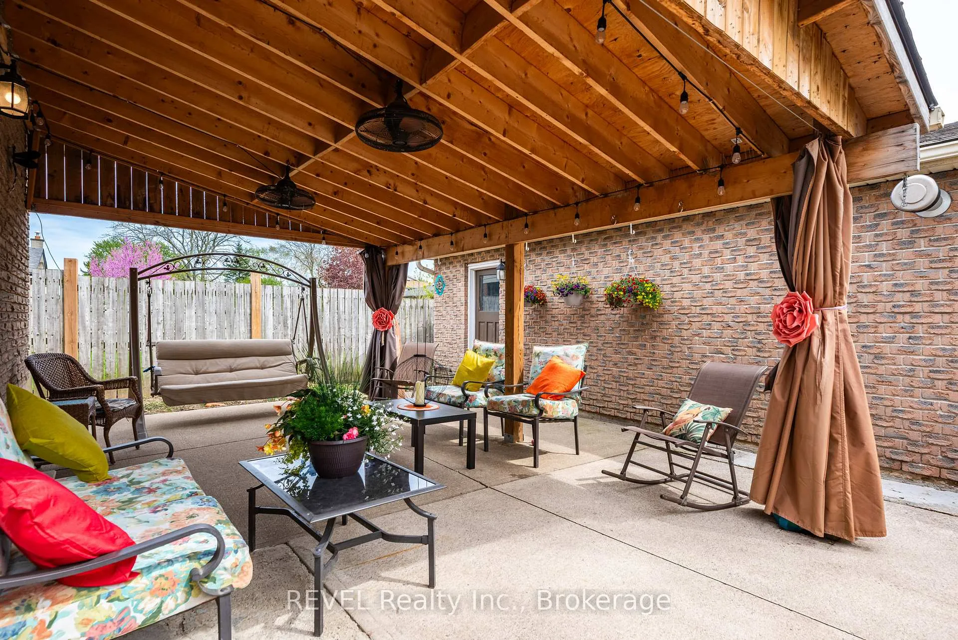 Photo 4 of 8257 Post Road, Niagara Falls, Ascot — HOMEH