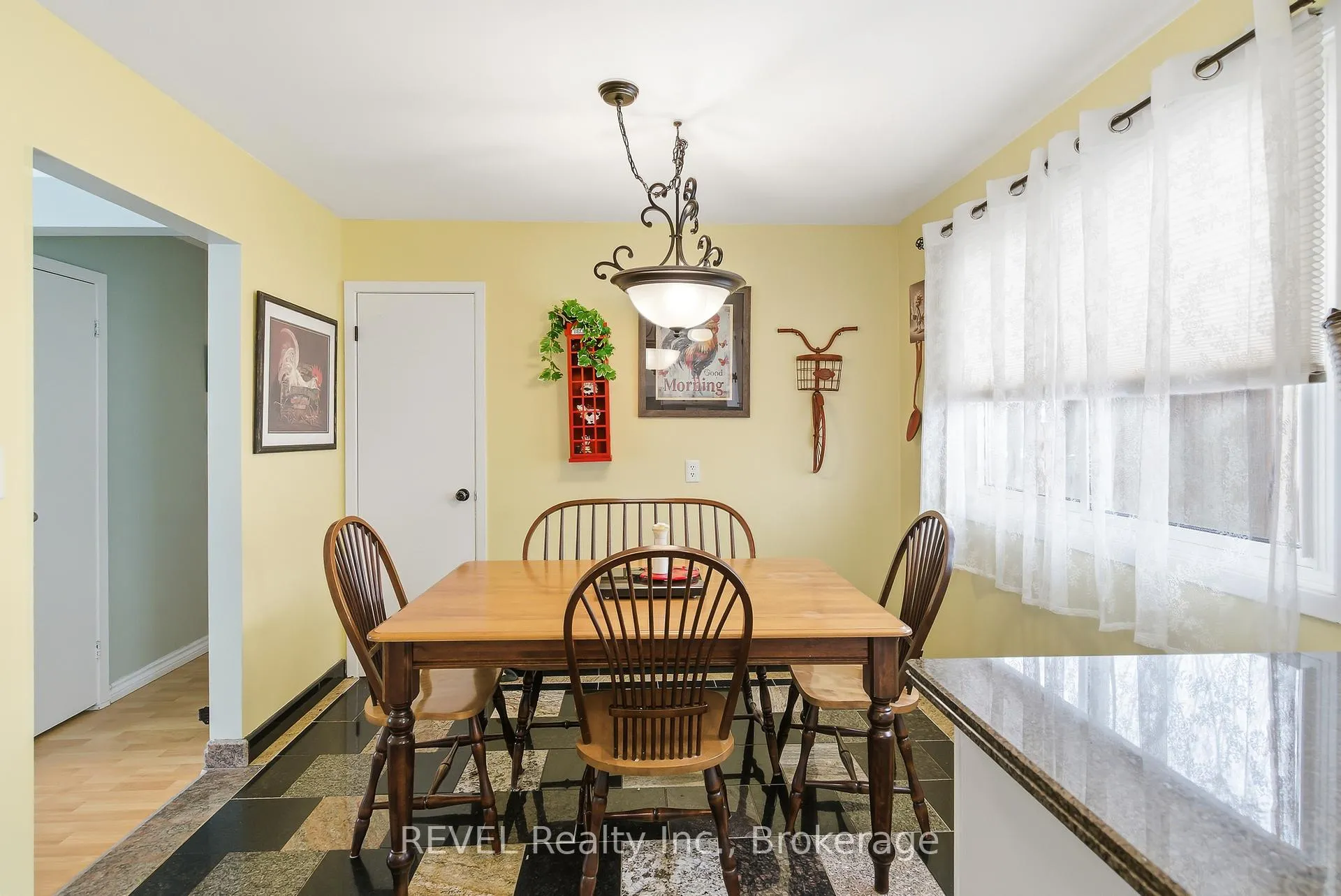 Photo 10 of 8257 Post Road, Niagara Falls, Ascot — HOMEH