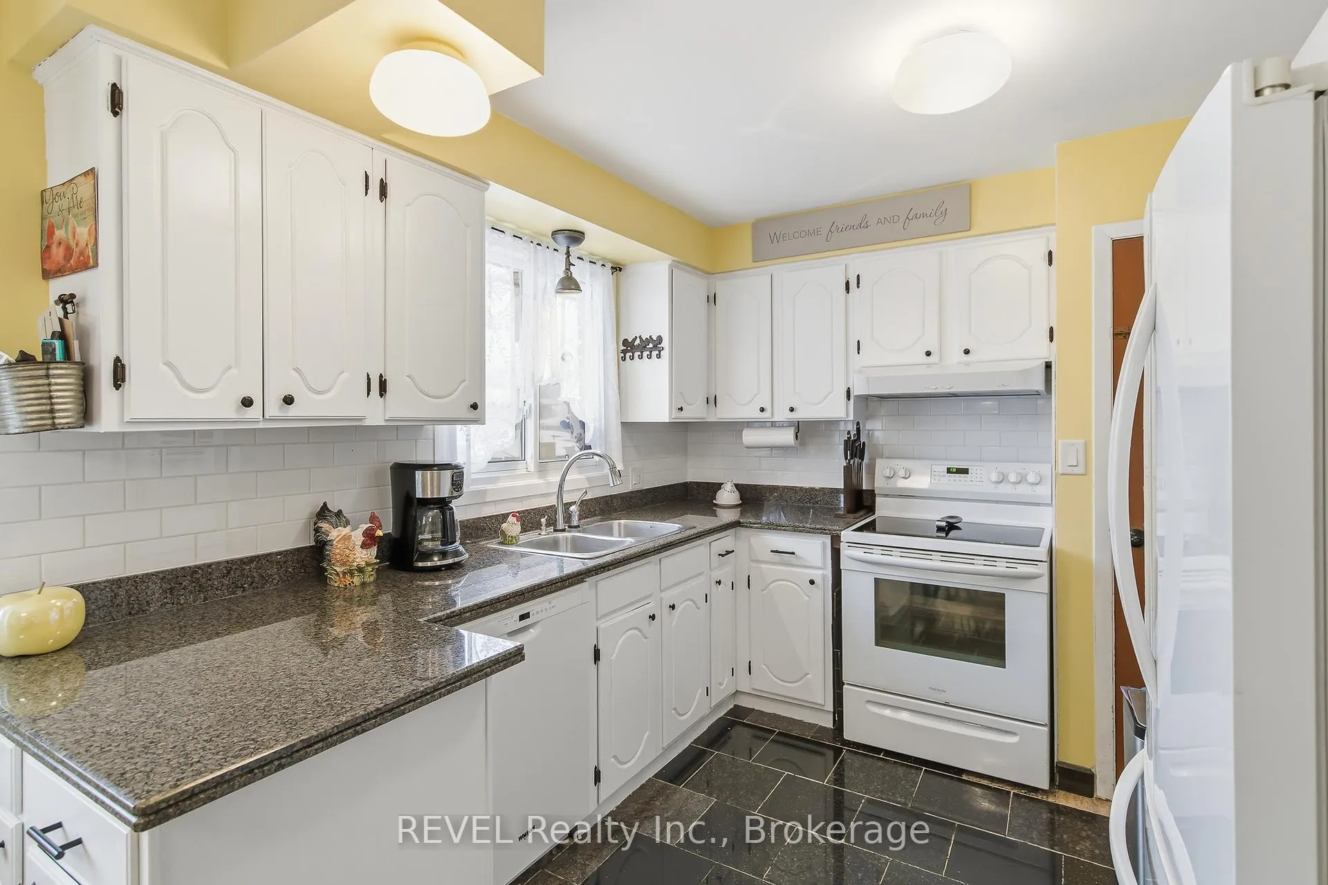 Photo 11 of 8257 Post Road, Niagara Falls, Ascot — HOMEH
