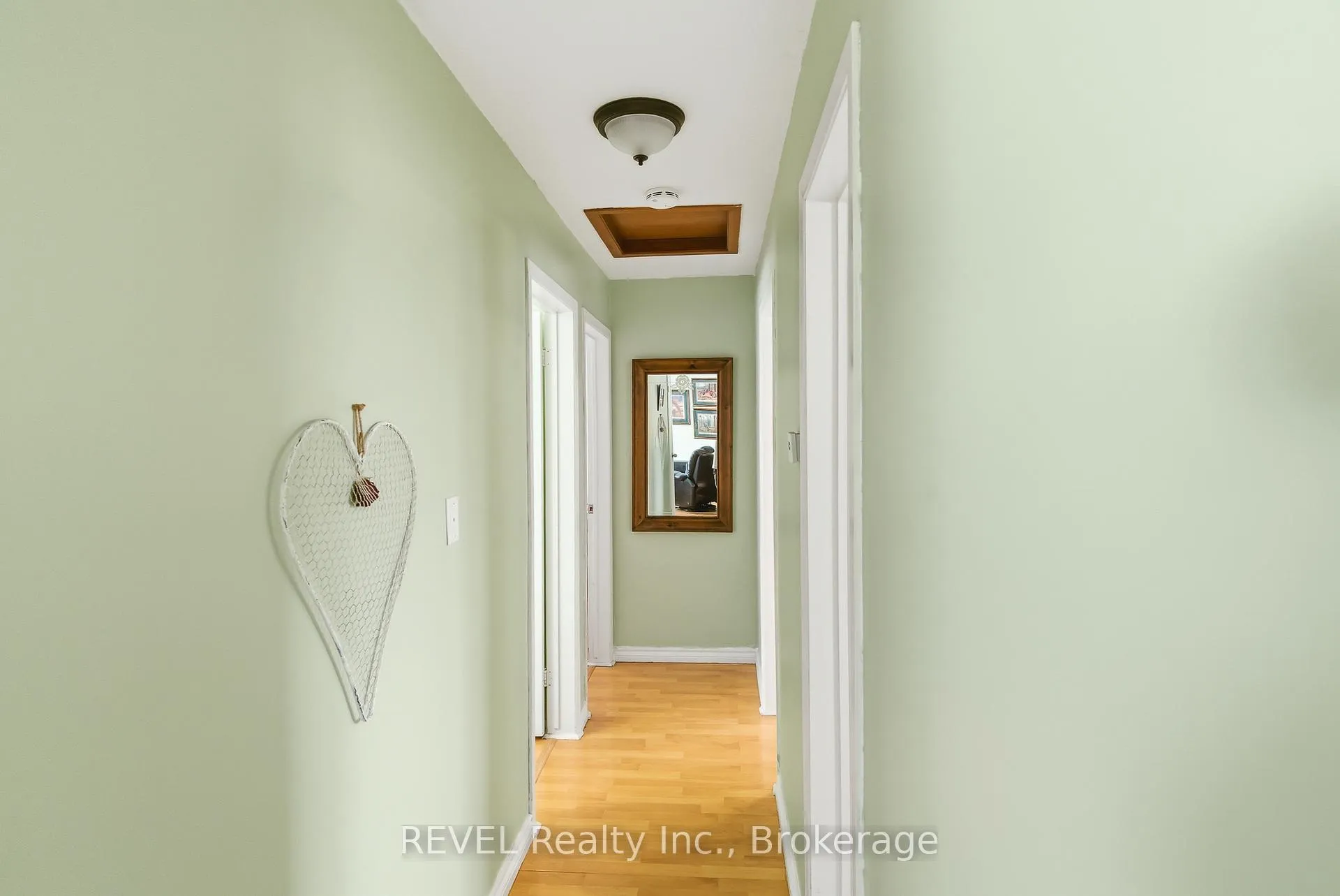 Photo 12 of 8257 Post Road, Niagara Falls, Ascot — HOMEH