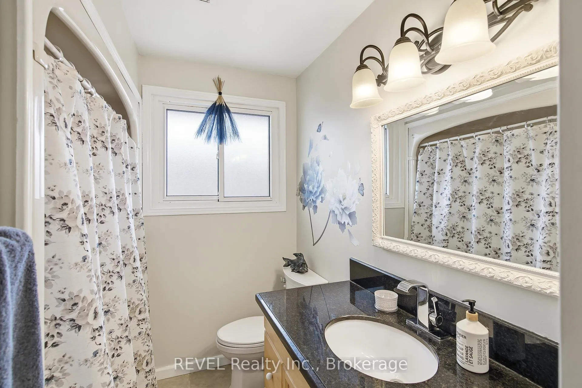 Photo 13 of 8257 Post Road, Niagara Falls, Ascot — HOMEH