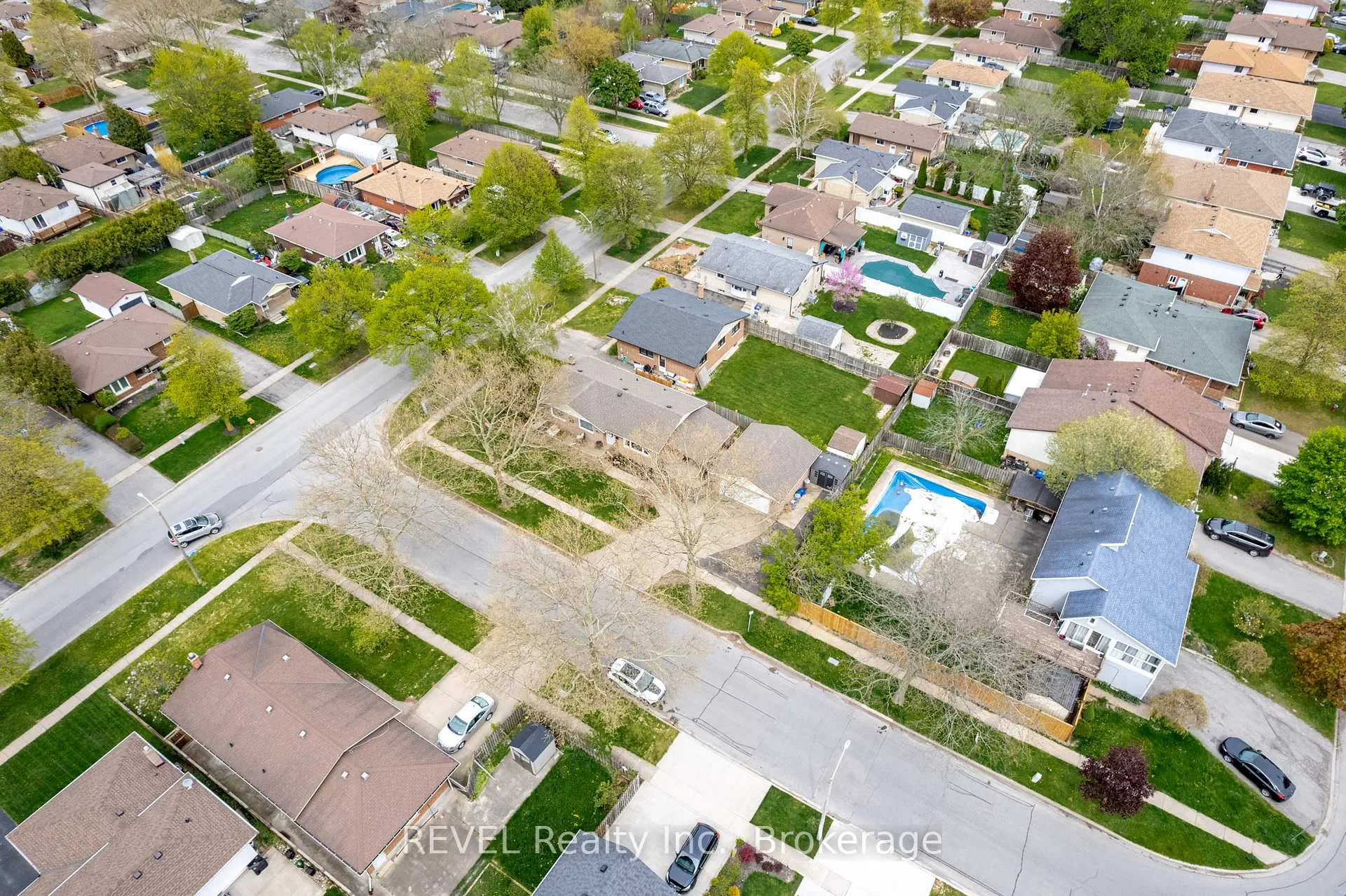 Photo 36 of 8257 Post Road, Niagara Falls, Ascot — HOMEH