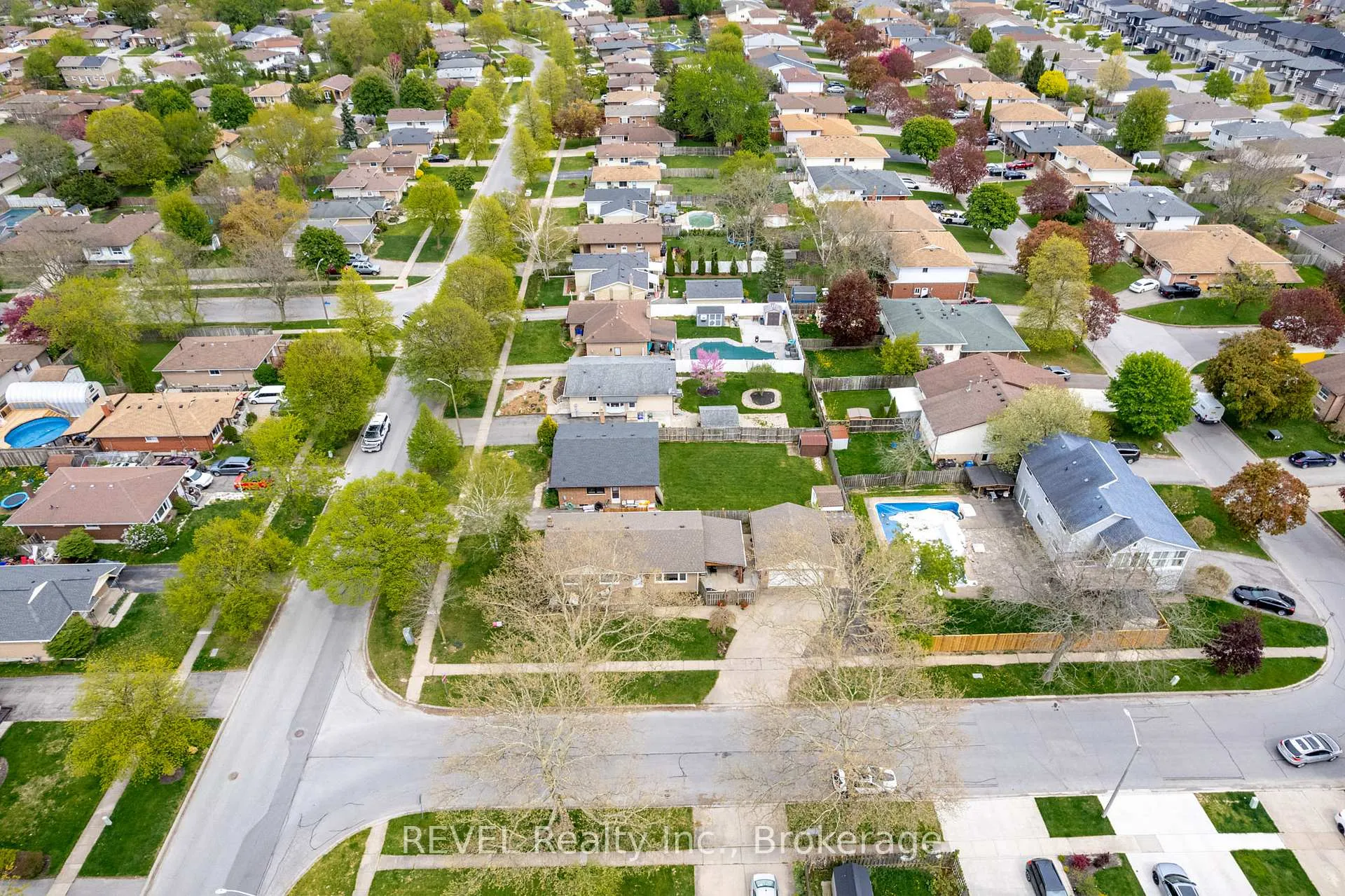 Photo 38 of 8257 Post Road, Niagara Falls, Ascot — HOMEH