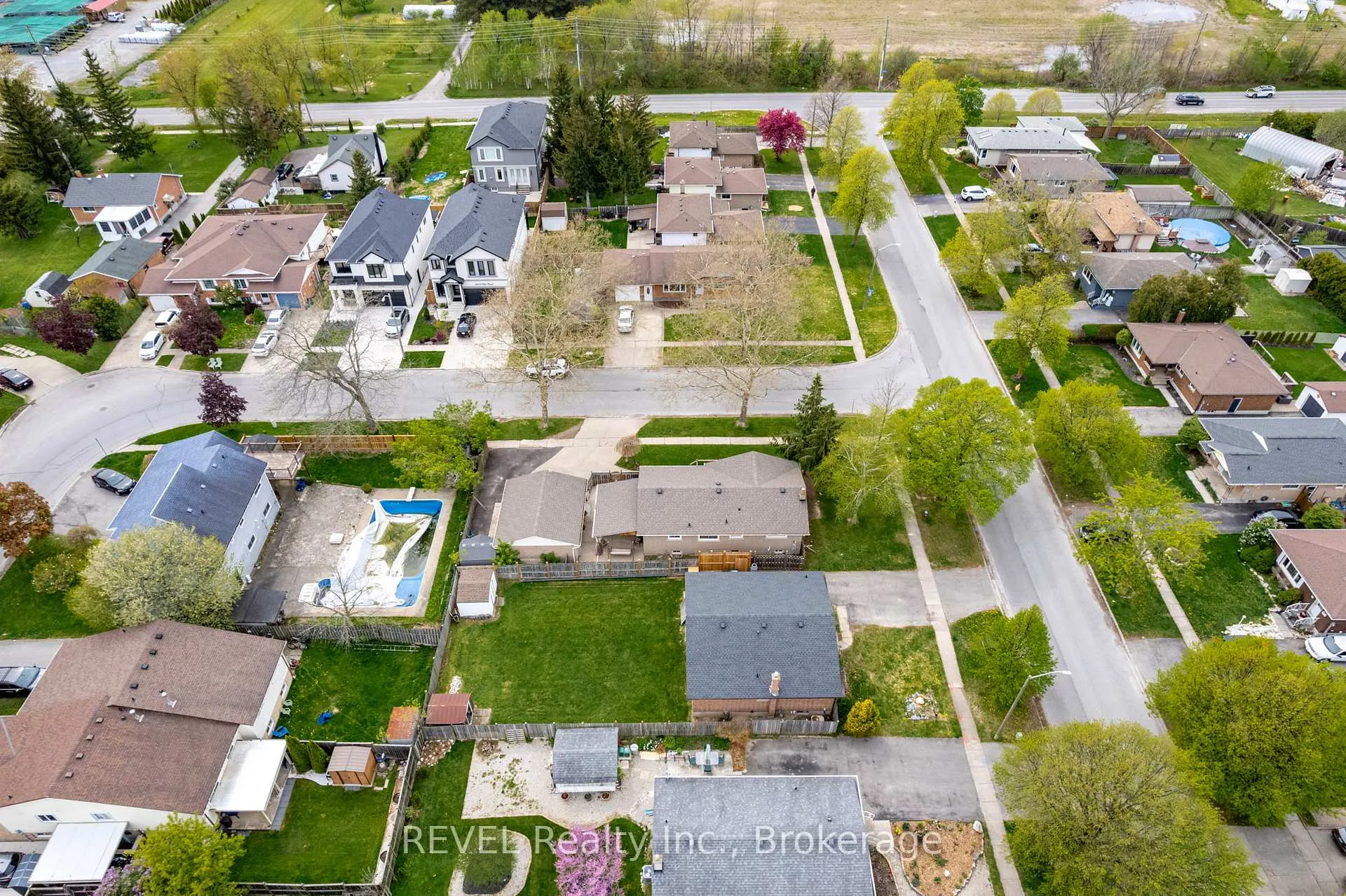 Photo 39 of 8257 Post Road, Niagara Falls, Ascot — HOMEH