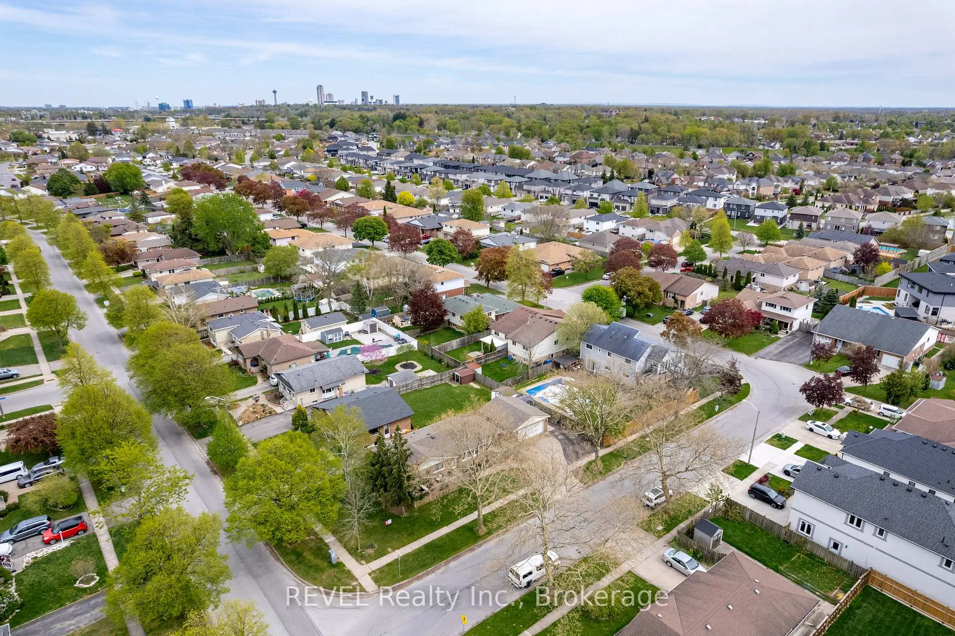 Photo 40 of 8257 Post Road, Niagara Falls, Ascot — HOMEH