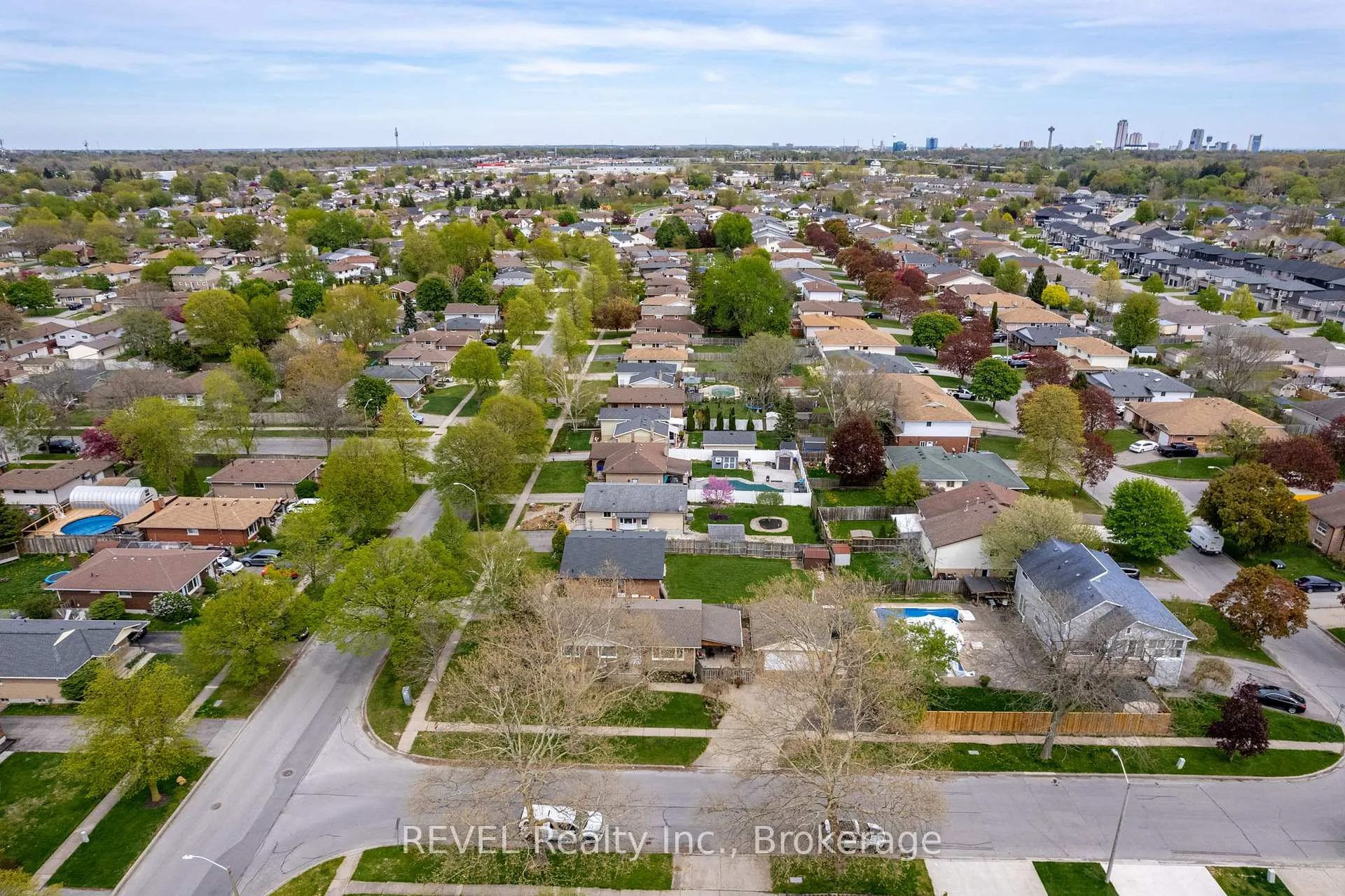 Photo 41 of 8257 Post Road, Niagara Falls, Ascot — HOMEH