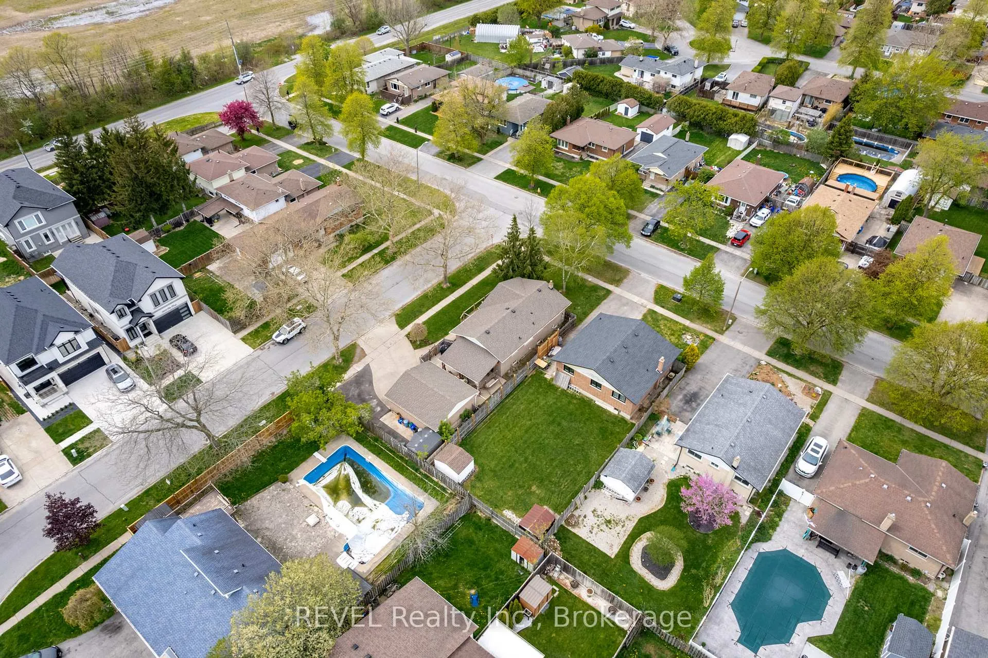 Photo 42 of 8257 Post Road, Niagara Falls, Ascot — HOMEH