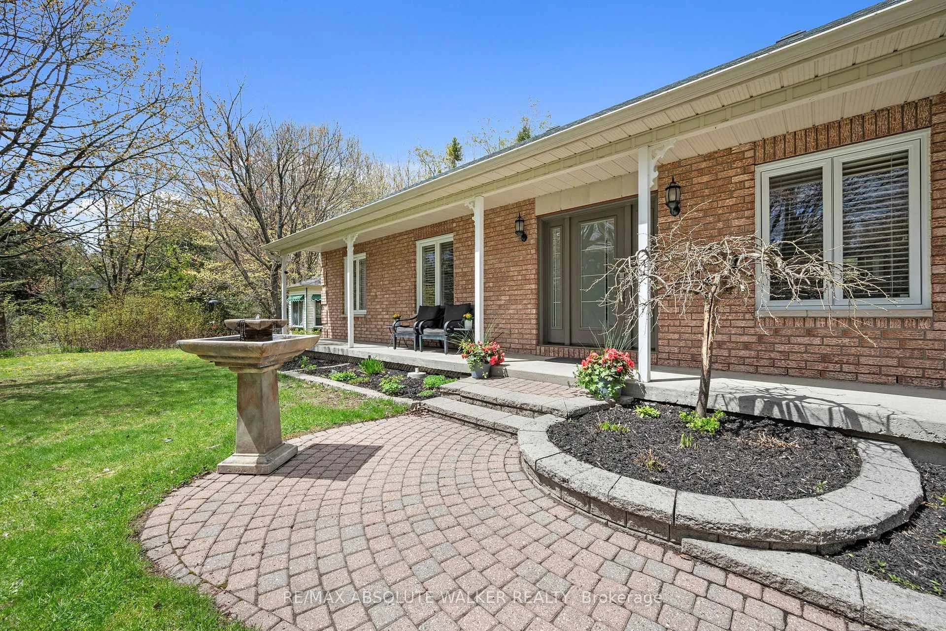 Photo 2 of 760 Canary Street, Ottawa, Navan — HOMEH