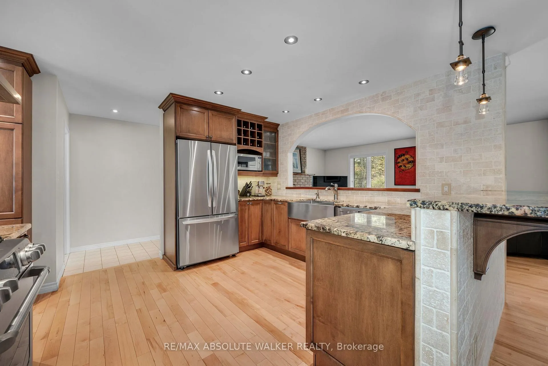 Photo 6 of 760 Canary Street, Ottawa, Navan — HOMEH