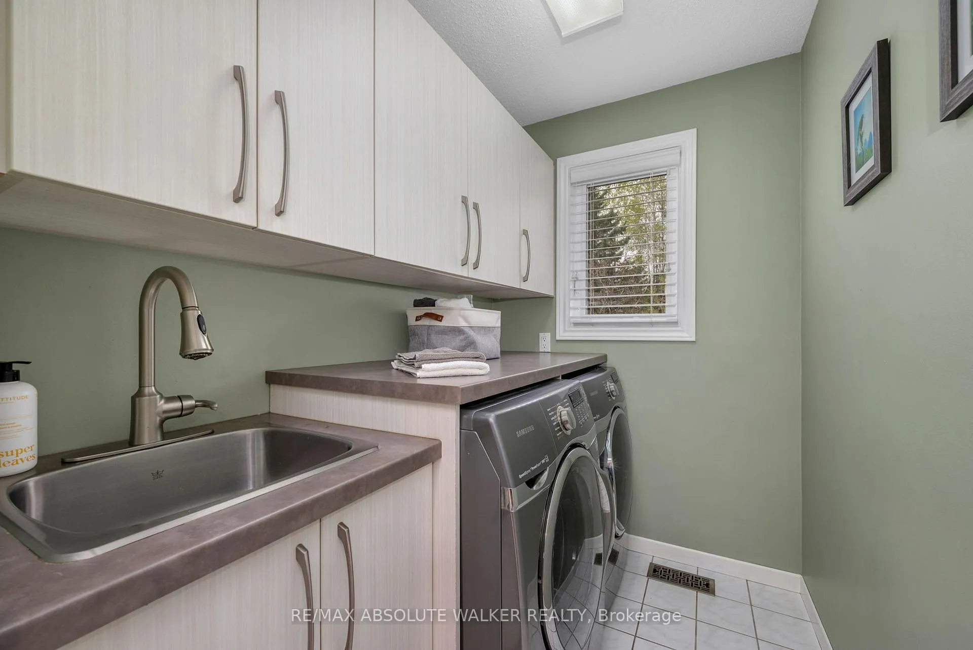 Photo 13 of 760 Canary Street, Ottawa, Navan — HOMEH