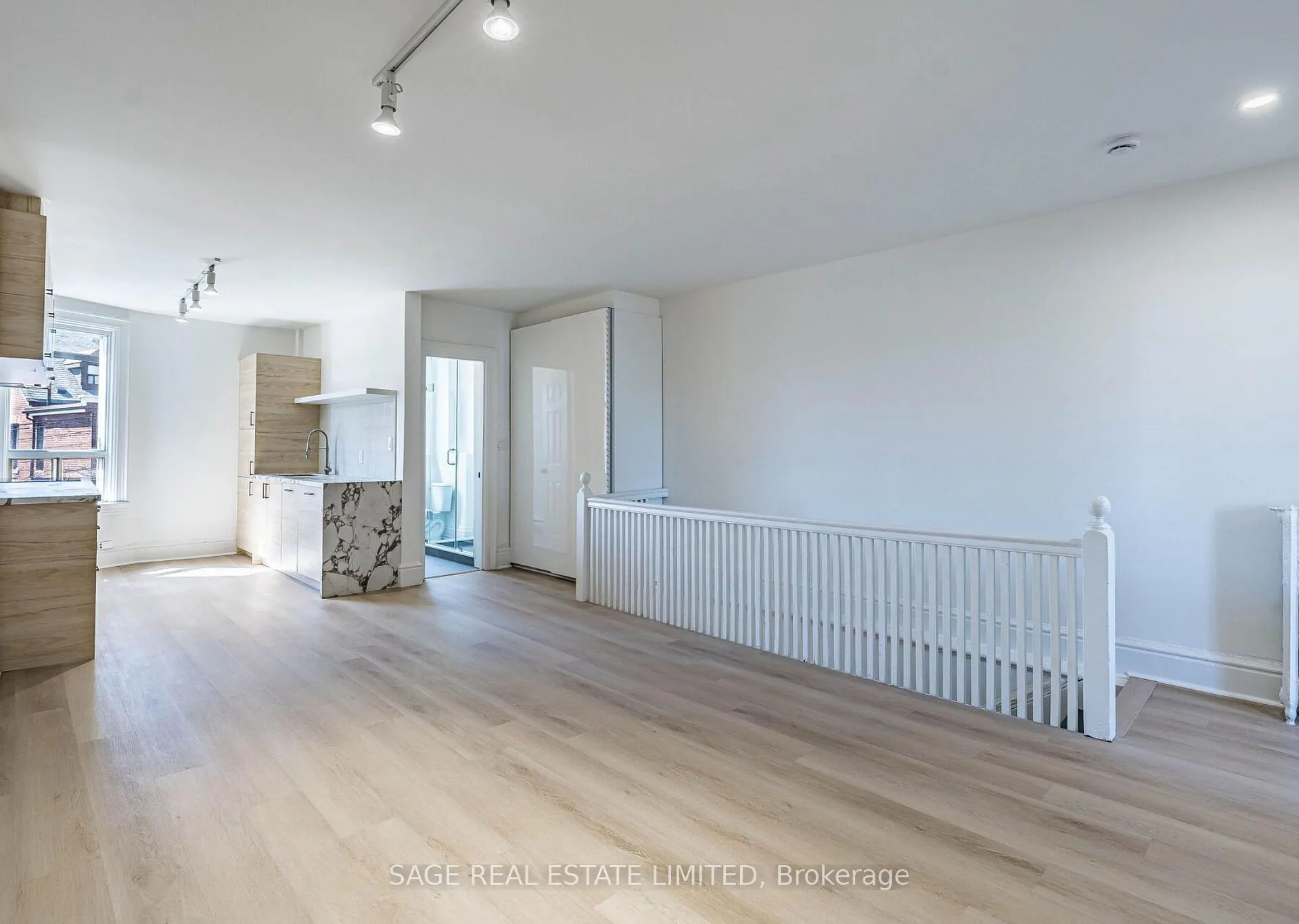 Photo 3 of Unit Upper, 1153 Dundas Street W, Toronto, Trinity-Bellwoods — HOMEH