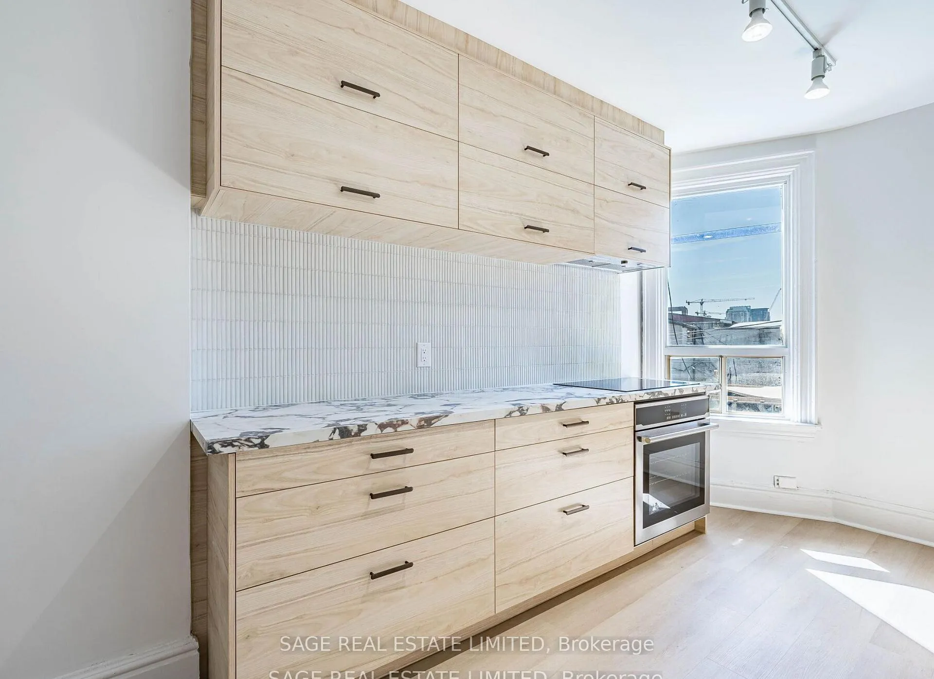 Photo 6 of Unit Upper, 1153 Dundas Street W, Toronto, Trinity-Bellwoods — HOMEH