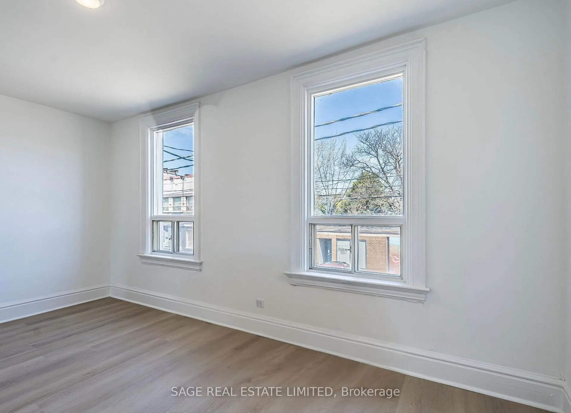 Photo 10 of Unit Upper, 1153 Dundas Street W, Toronto, Trinity-Bellwoods — HOMEH