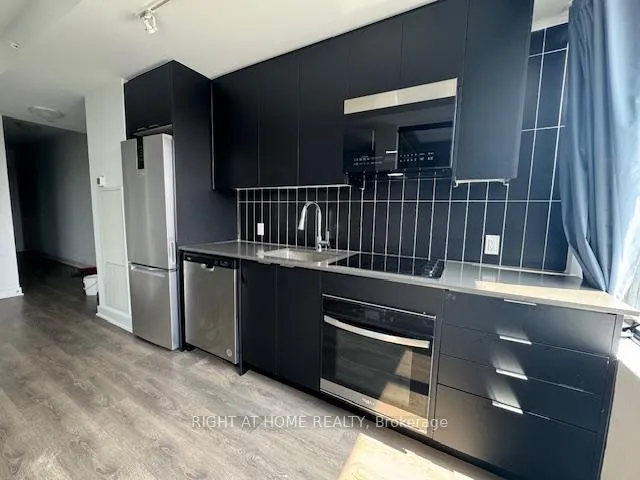 Photo 4 of 2920 Highway7 Road, Vaughan, Concord — HOMEH