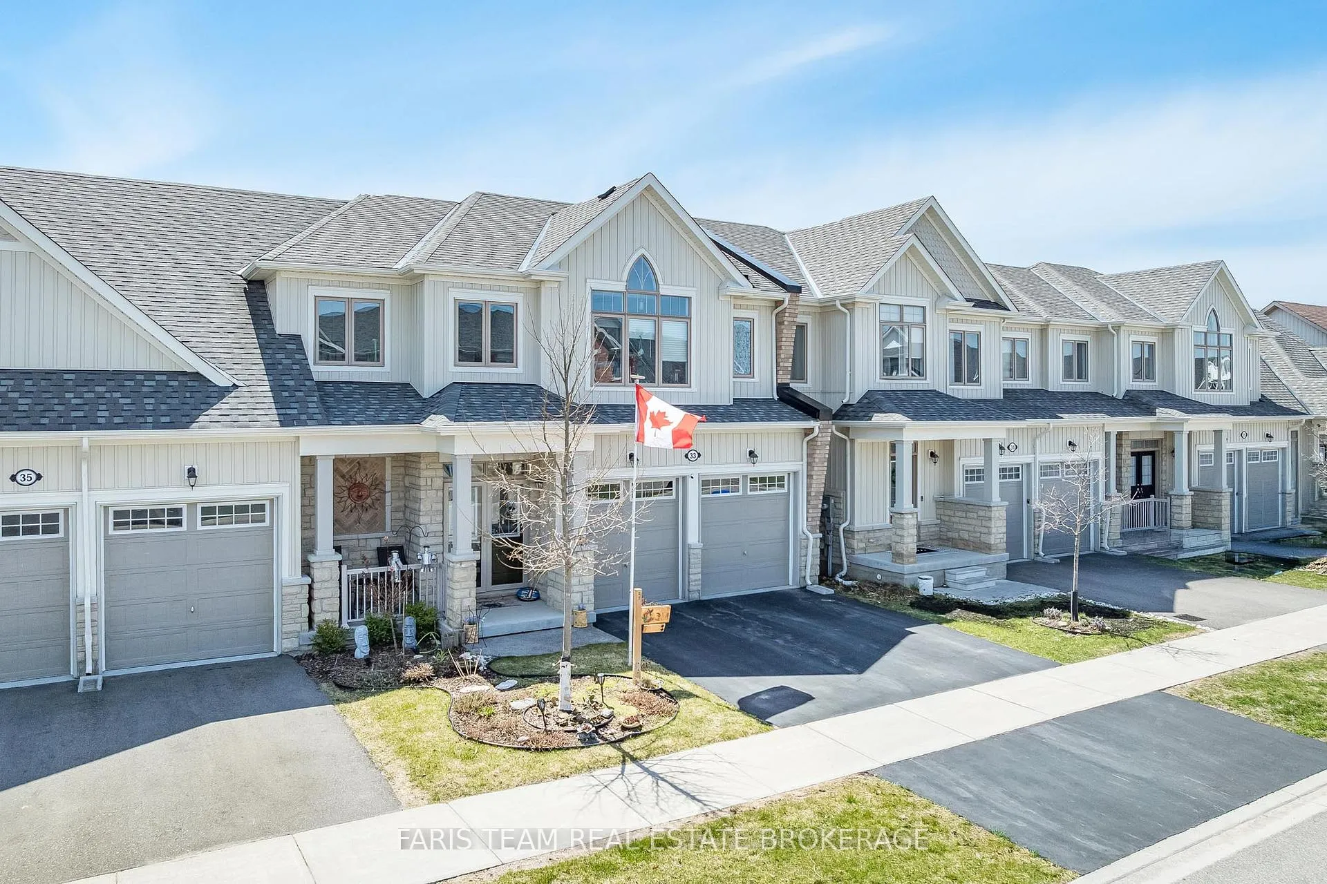 Photo 5 of 33 Bianca Crescent, Wasaga Beach — HOMEH