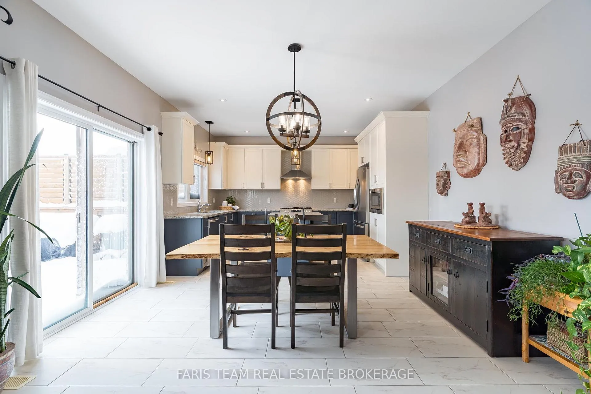 Photo 8 of 33 Bianca Crescent, Wasaga Beach — HOMEH