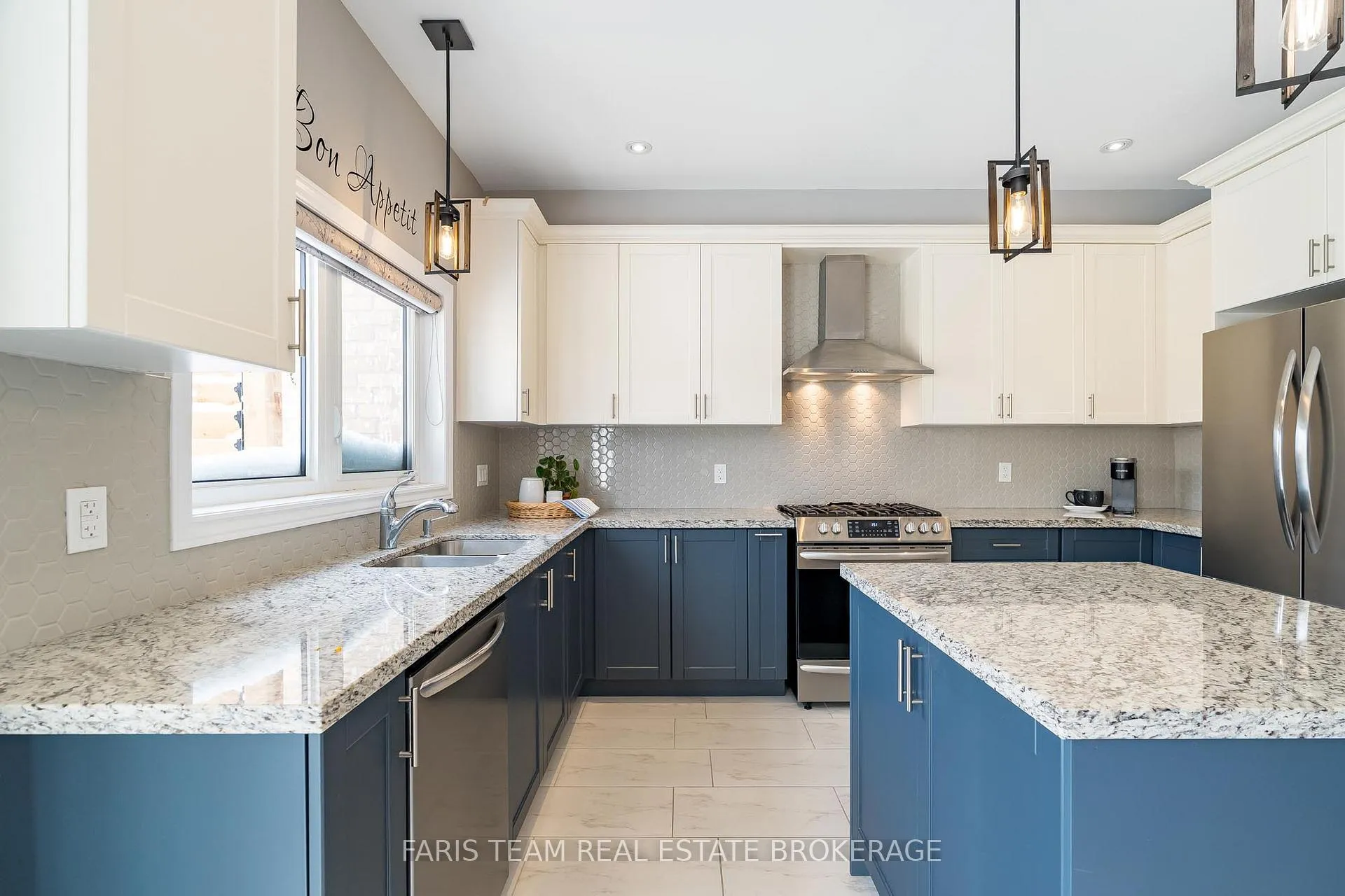 Photo 10 of 33 Bianca Crescent, Wasaga Beach — HOMEH