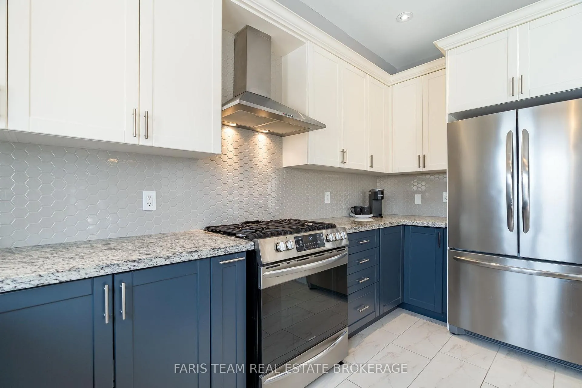 Photo 11 of 33 Bianca Crescent, Wasaga Beach — HOMEH