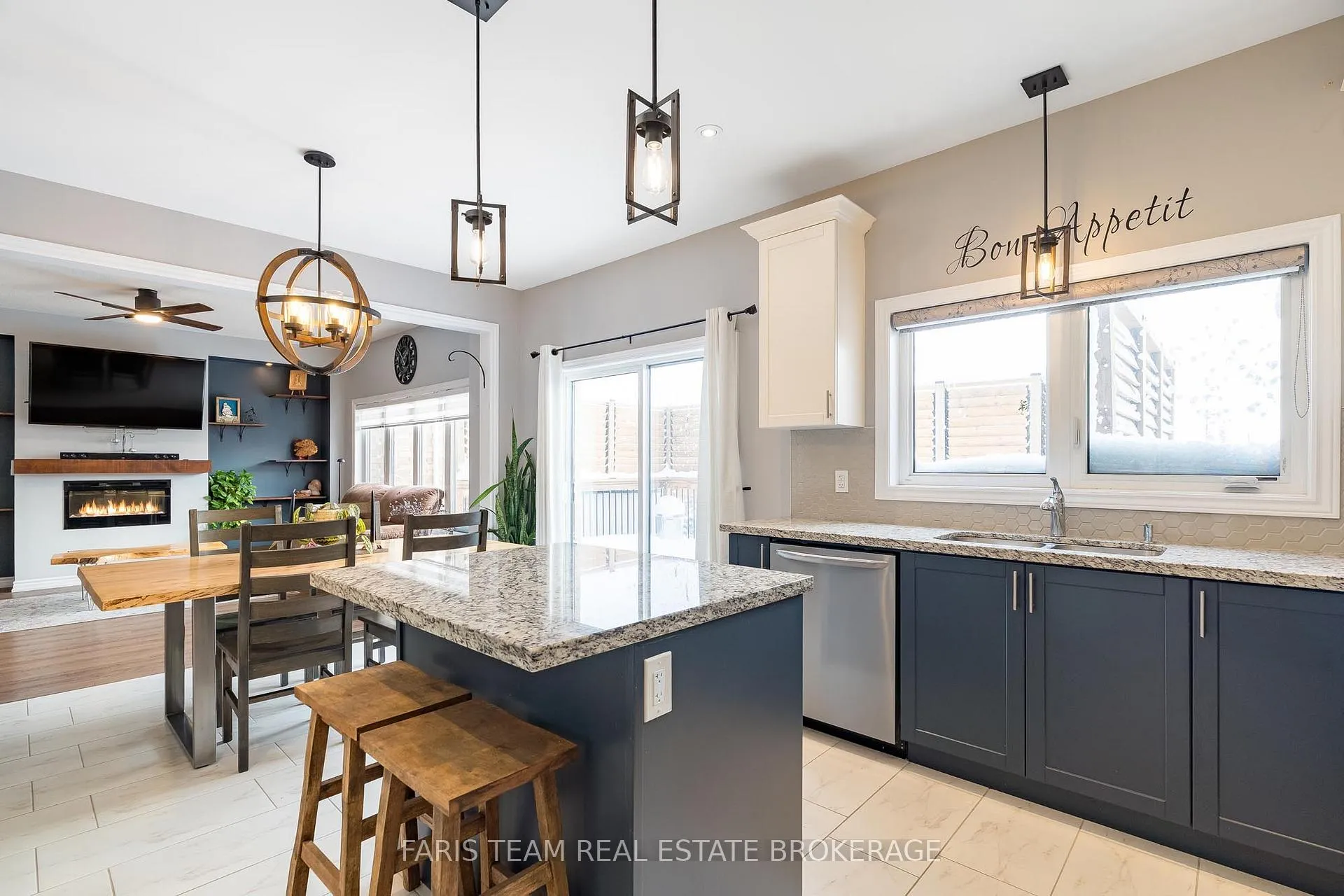 Photo 13 of 33 Bianca Crescent, Wasaga Beach — HOMEH