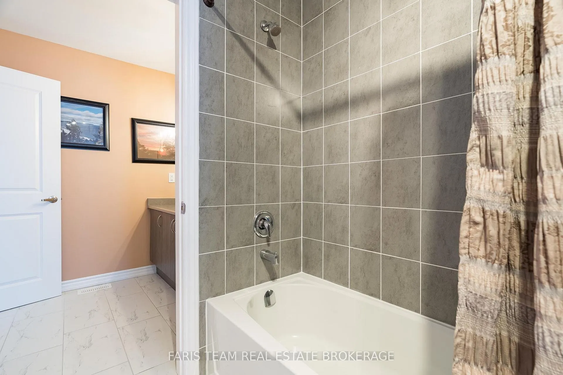 Photo 33 of 33 Bianca Crescent, Wasaga Beach — HOMEH