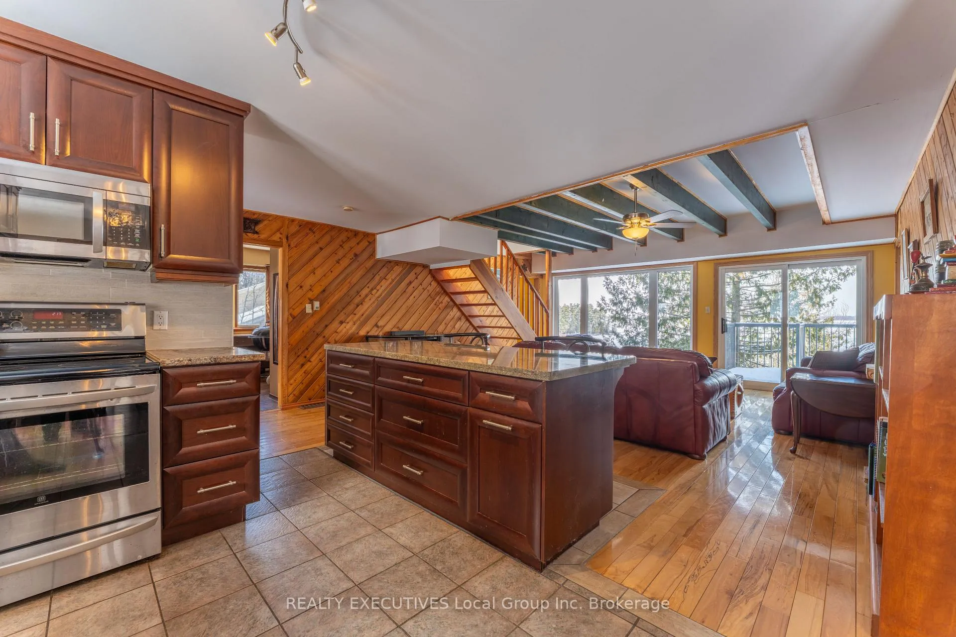 Photo 17 of 410 Pinecreek Crescent, Callander — HOMEH