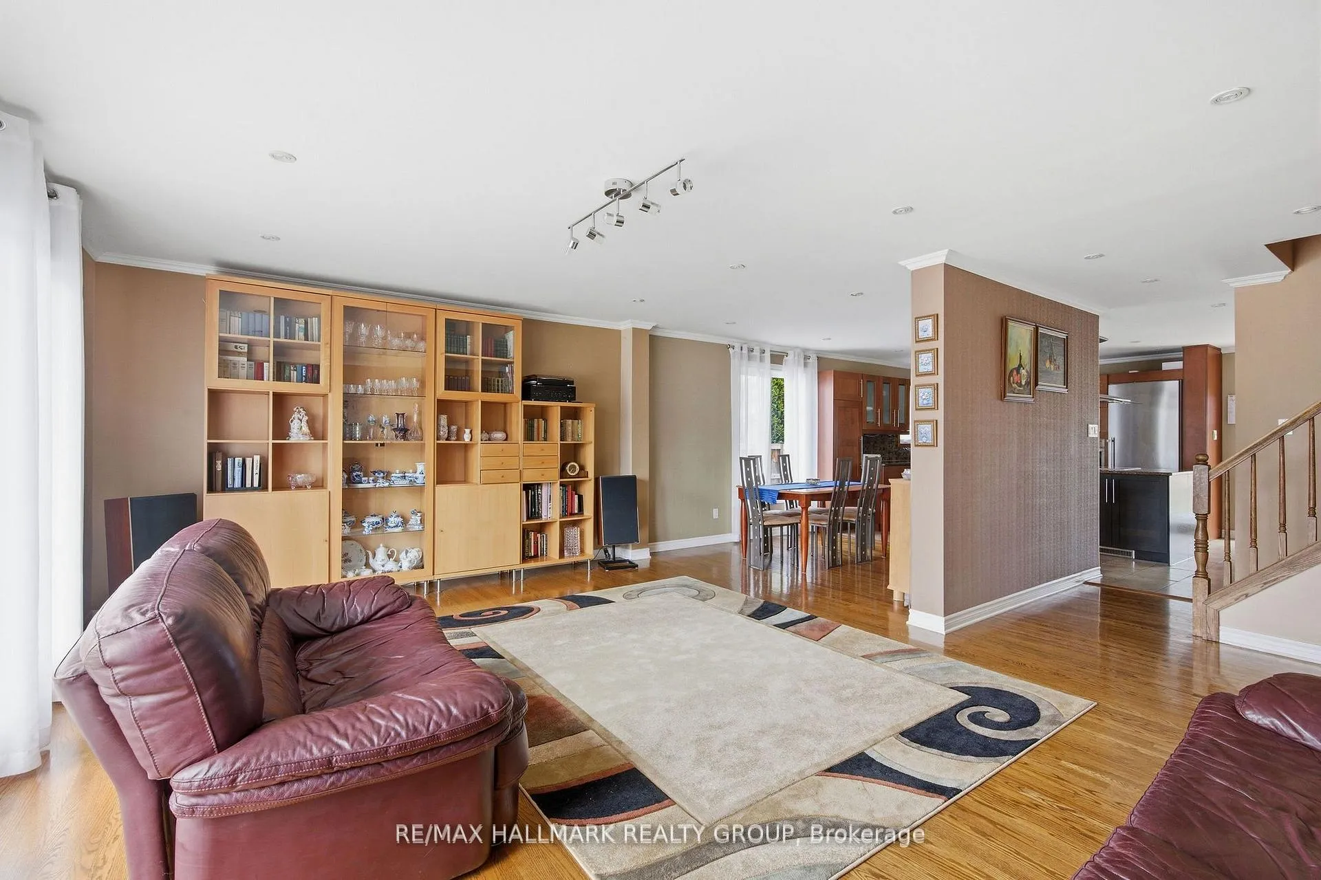Photo 5 of 23 Riverbrook Road, Ottawa, Arlington Woods — HOMEH