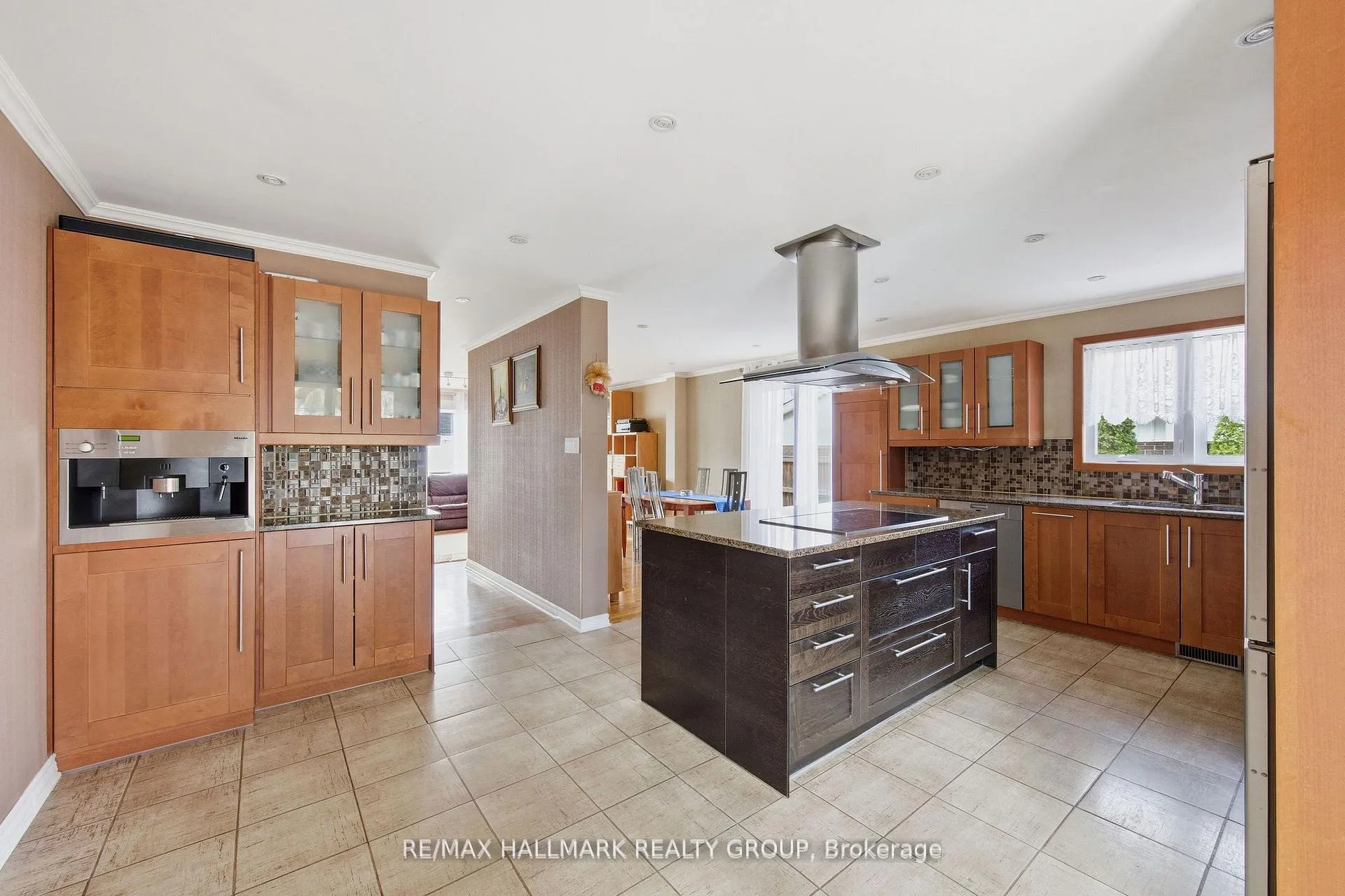 Photo 7 of 23 Riverbrook Road, Ottawa, Arlington Woods — HOMEH