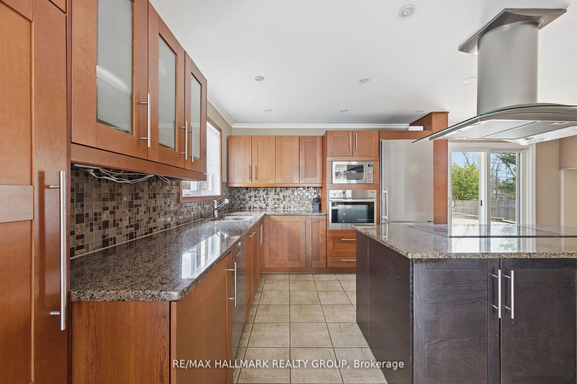 Photo 8 of 23 Riverbrook Road, Ottawa, Arlington Woods — HOMEH