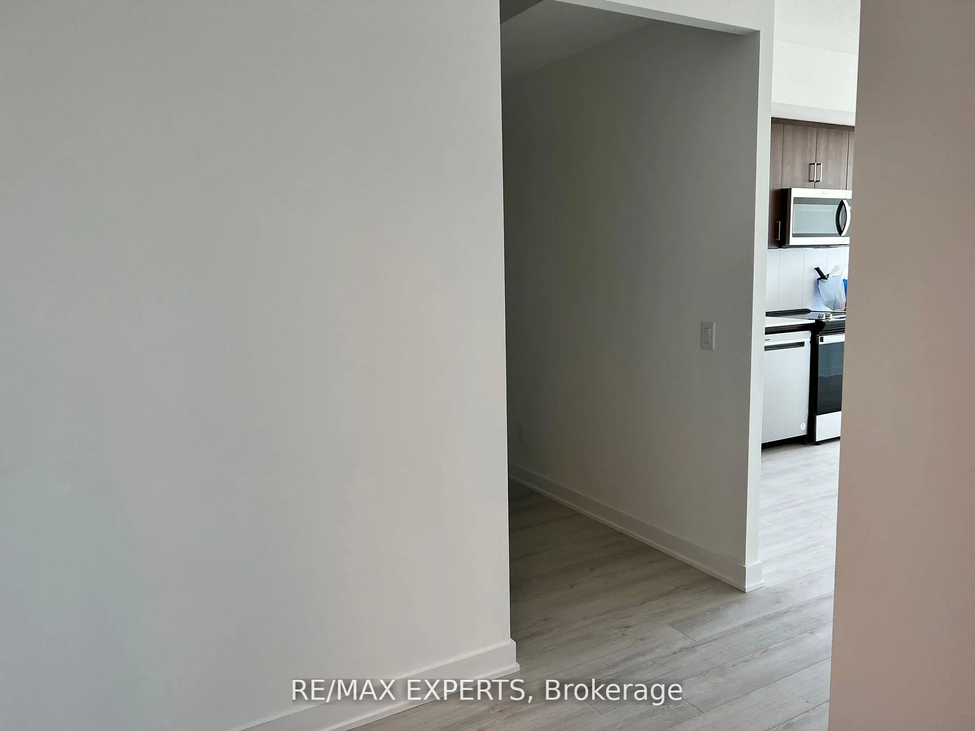 Photo 4 of Unit 605, 681 Yonge Street, Barrie, Painswick South — HOMEH