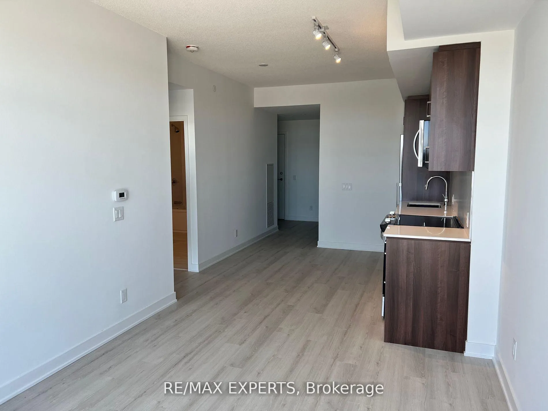 Photo 7 of Unit 605, 681 Yonge Street, Barrie, Painswick South — HOMEH