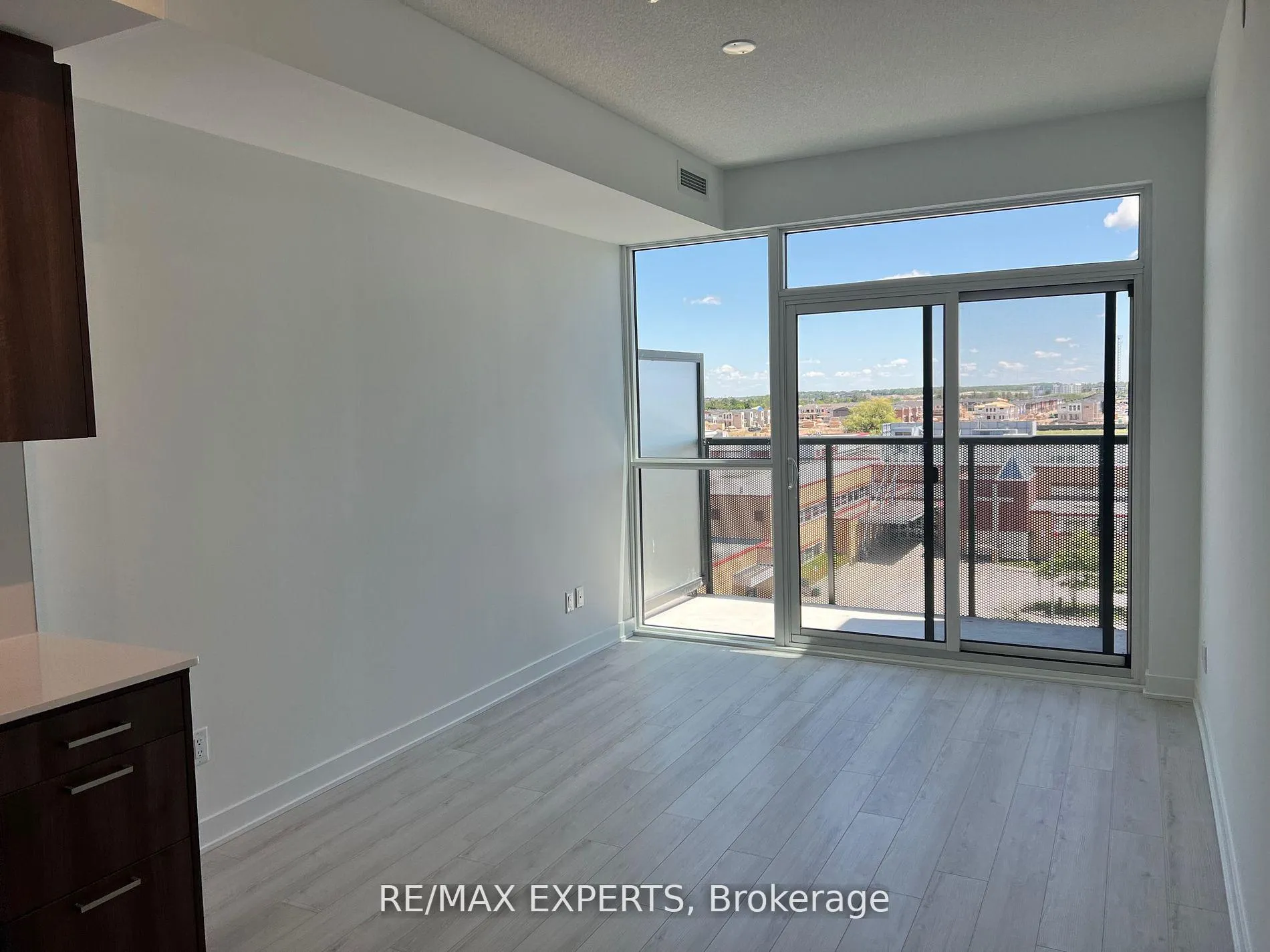 Photo 8 of Unit 605, 681 Yonge Street, Barrie, Painswick South — HOMEH