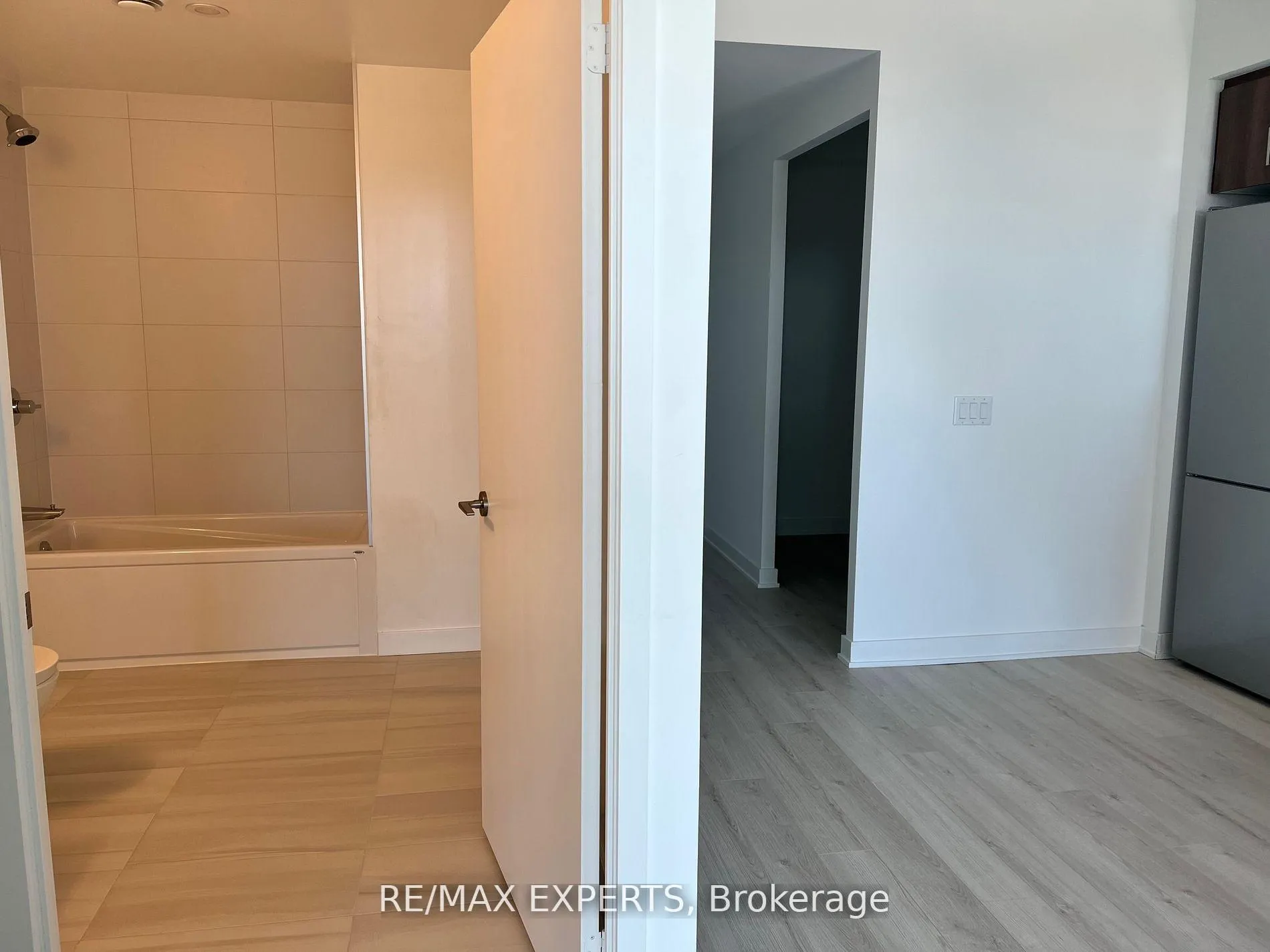 Photo 12 of Unit 605, 681 Yonge Street, Barrie, Painswick South — HOMEH