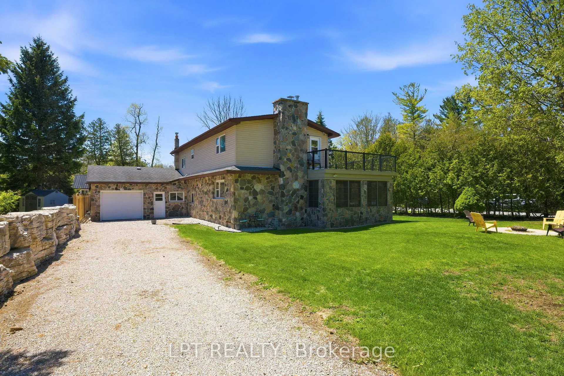 Photo 2 of 9996 Huron Street, Lambton Shores, Port Franks — HOMEH