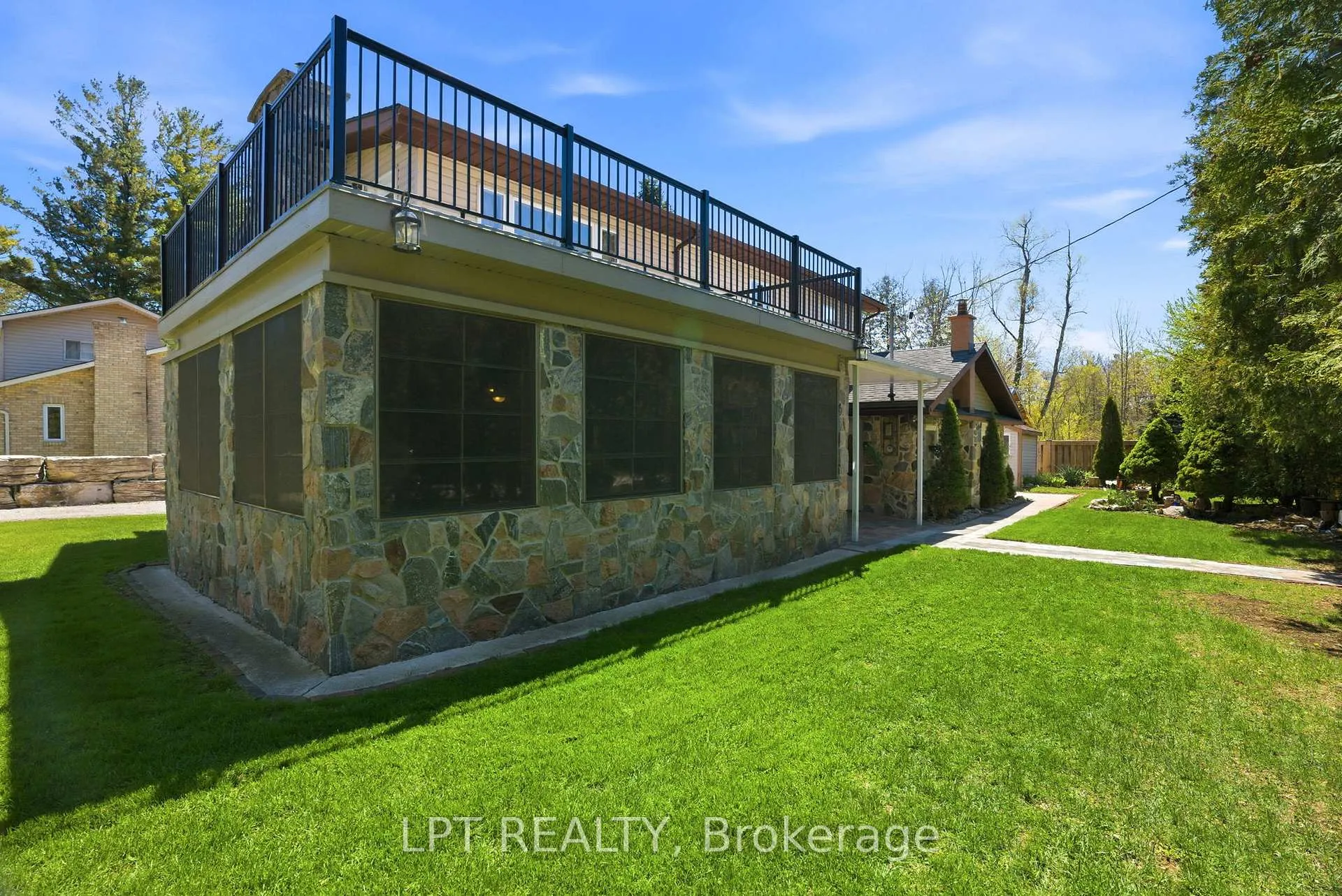 Photo 7 of 9996 Huron Street, Lambton Shores, Port Franks — HOMEH