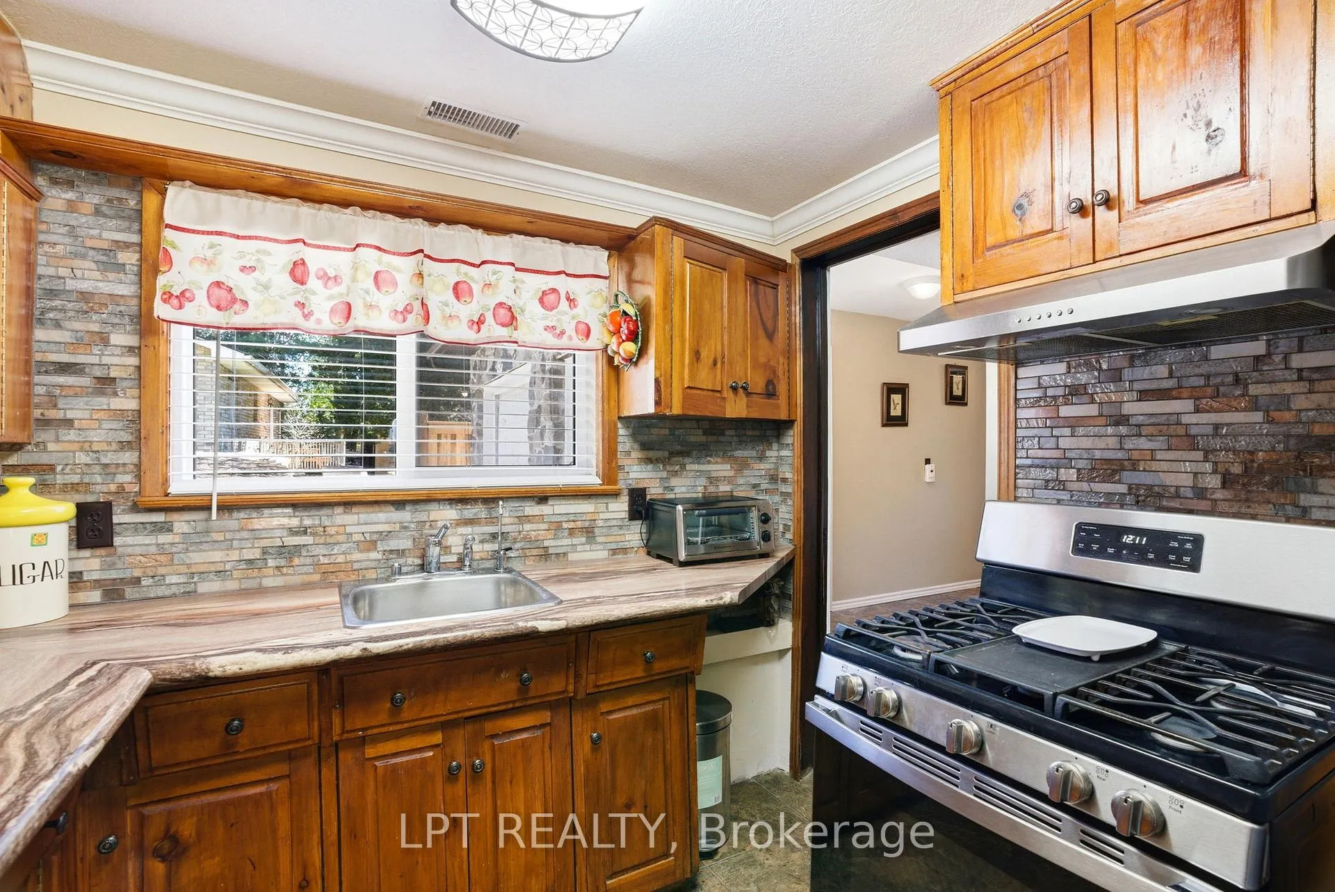 Photo 9 of 9996 Huron Street, Lambton Shores, Port Franks — HOMEH